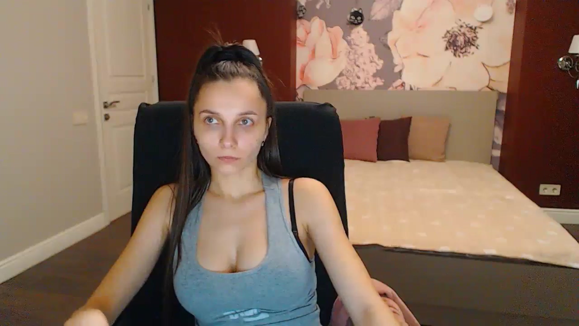 Gallery image thumbnail from Karina_Mils's myfreecams stream on, 03/02/2024, 17:32 image 11 of 20