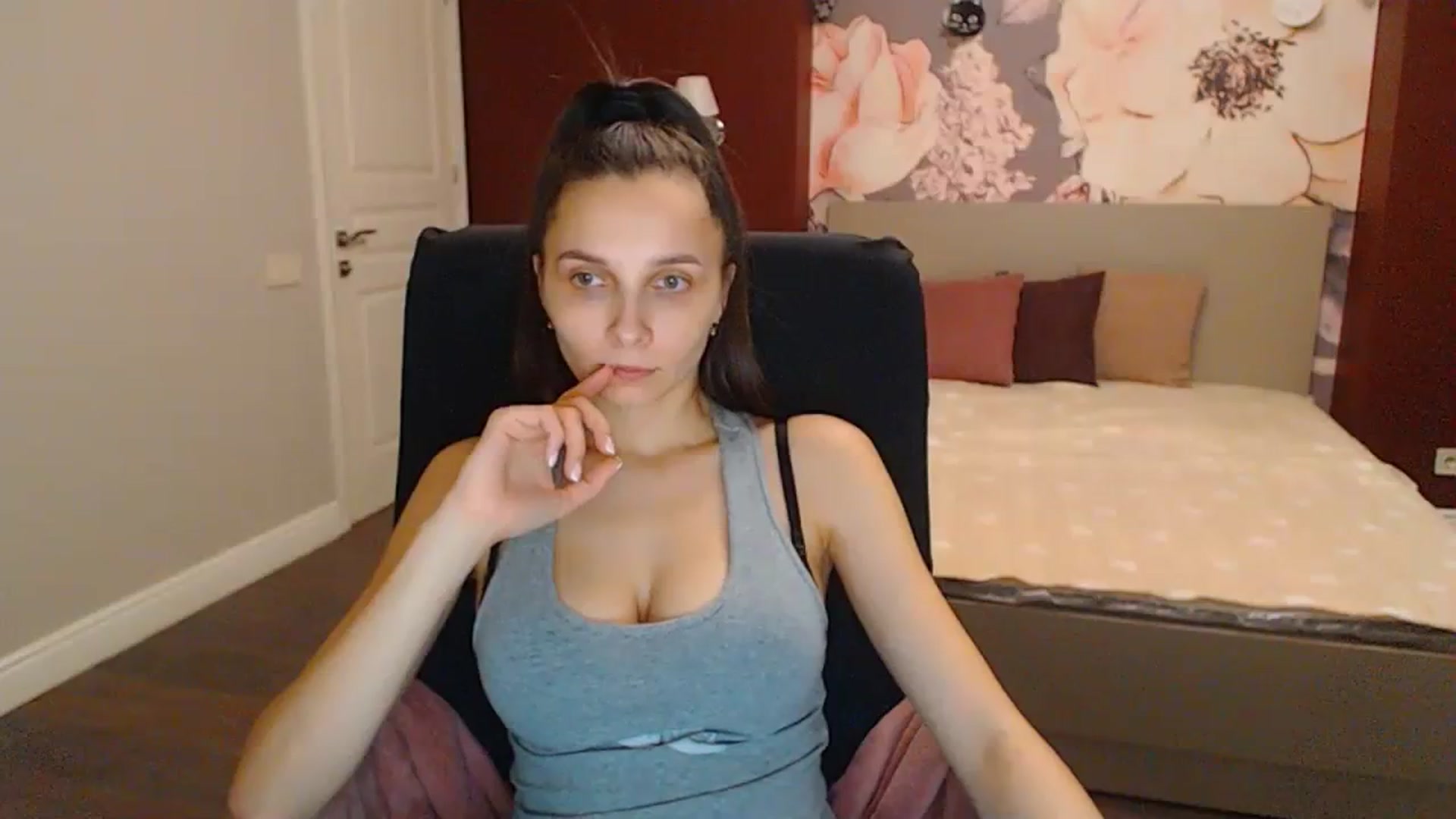 Gallery image thumbnail from Karina_Mils's myfreecams stream on, 03/02/2024, 18:58 image 8 of 20