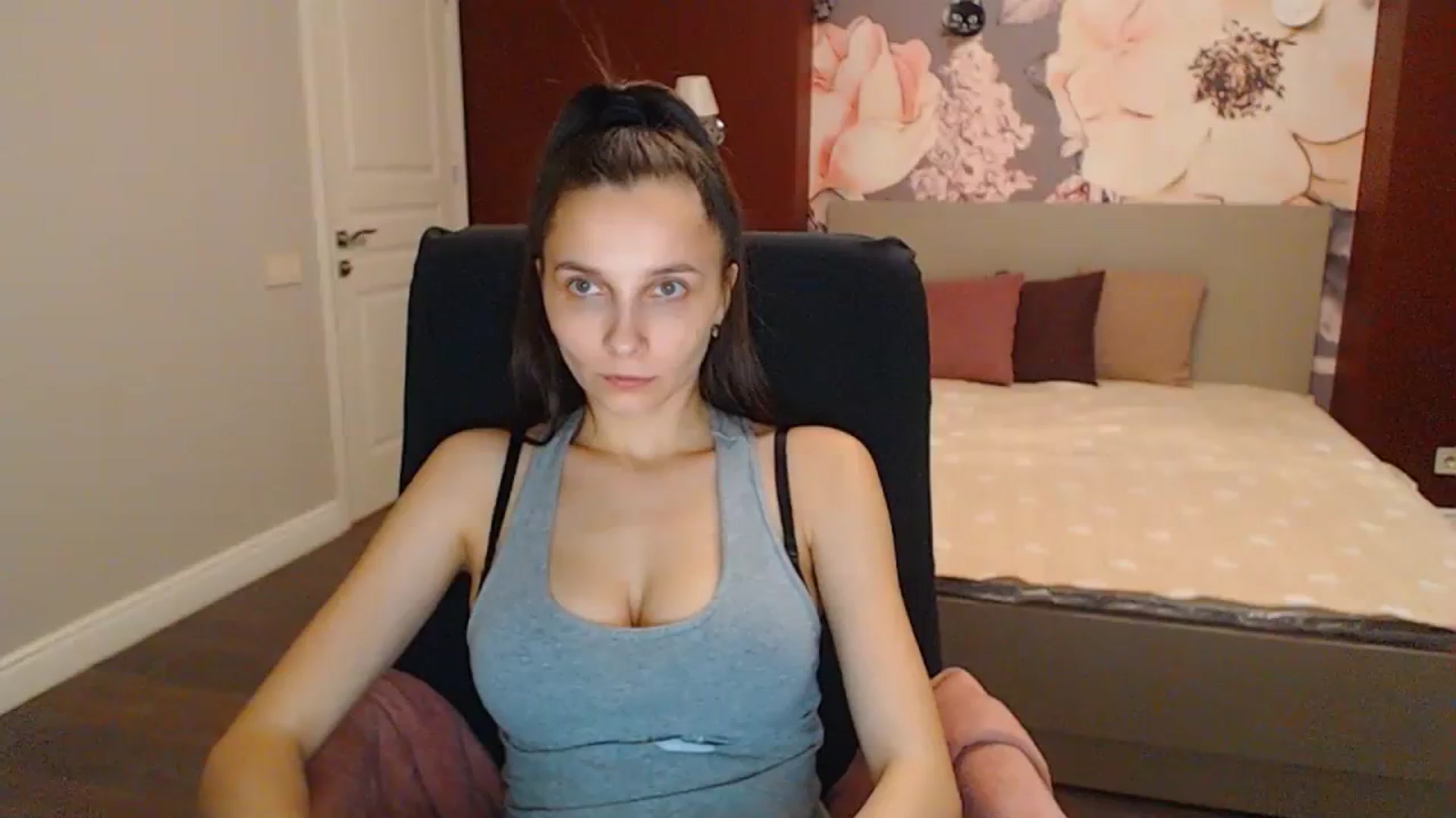 Gallery image thumbnail from Karina_Mils's myfreecams stream on, 03/02/2024, 18:58 image 12 of 20
