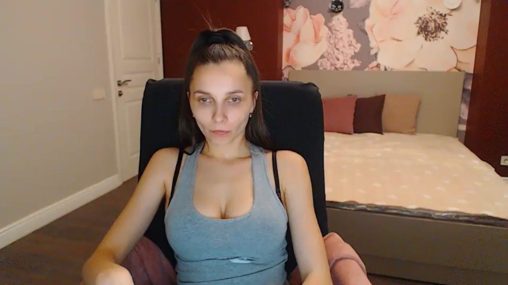 Gallery image thumbnail from Karina_Mils's myfreecams stream on, 03/02/2024, 18:58 image 11 of 20