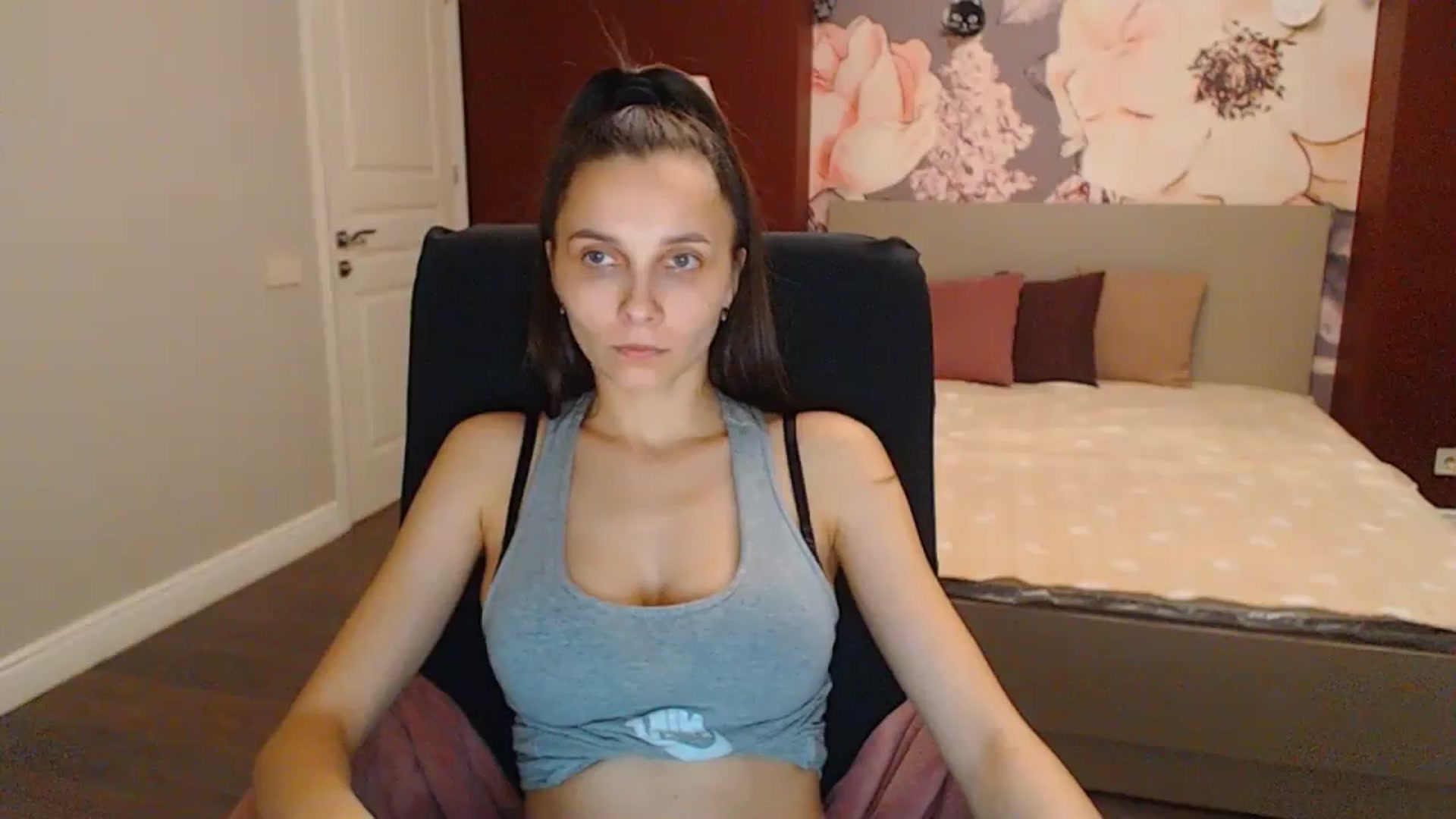 Gallery image thumbnail from Karina_Mils's myfreecams stream on, 03/02/2024, 18:58 image 4 of 20