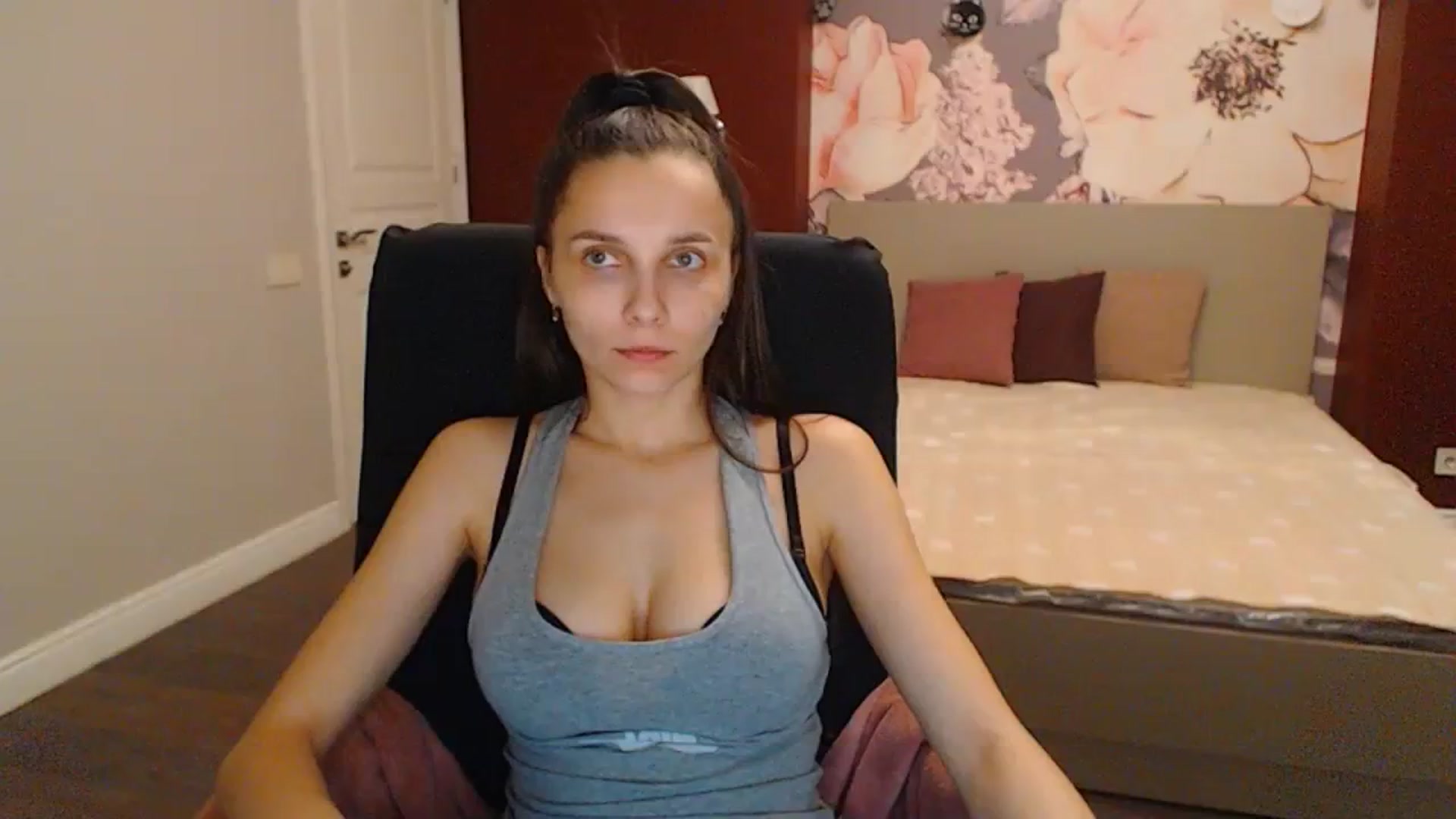 Gallery image thumbnail from Karina_Mils's myfreecams stream on, 03/02/2024, 18:58 image 1 of 20