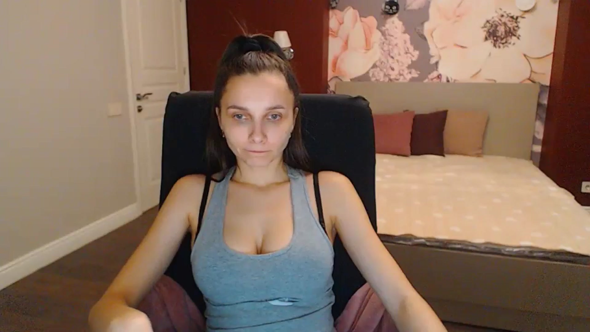 Gallery image thumbnail from Karina_Mils's myfreecams stream on, 03/02/2024, 18:58 image 13 of 20
