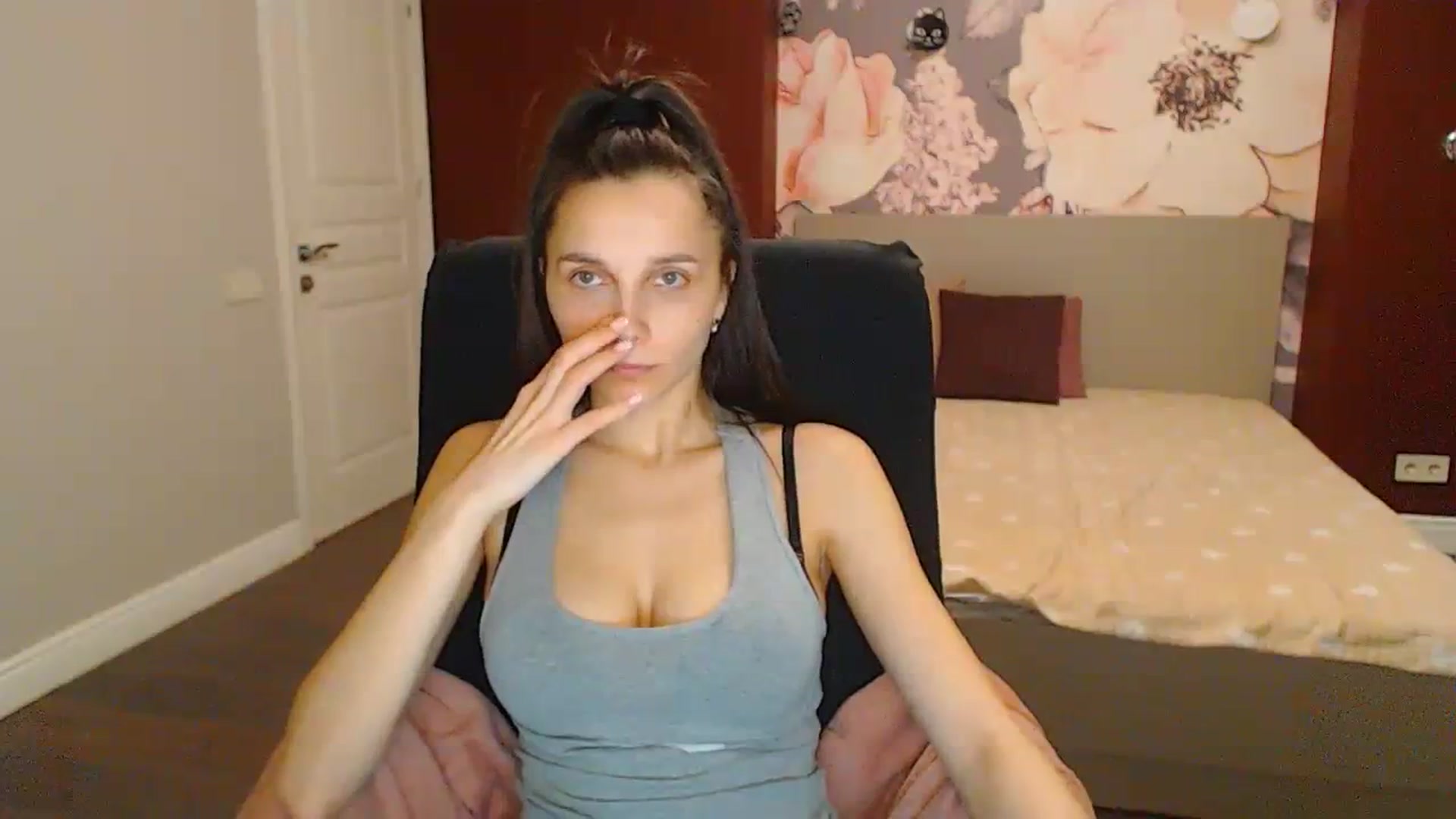 Gallery image thumbnail from Karina_Mils's myfreecams stream on, 03/03/2024, 17:10 image 14 of 20