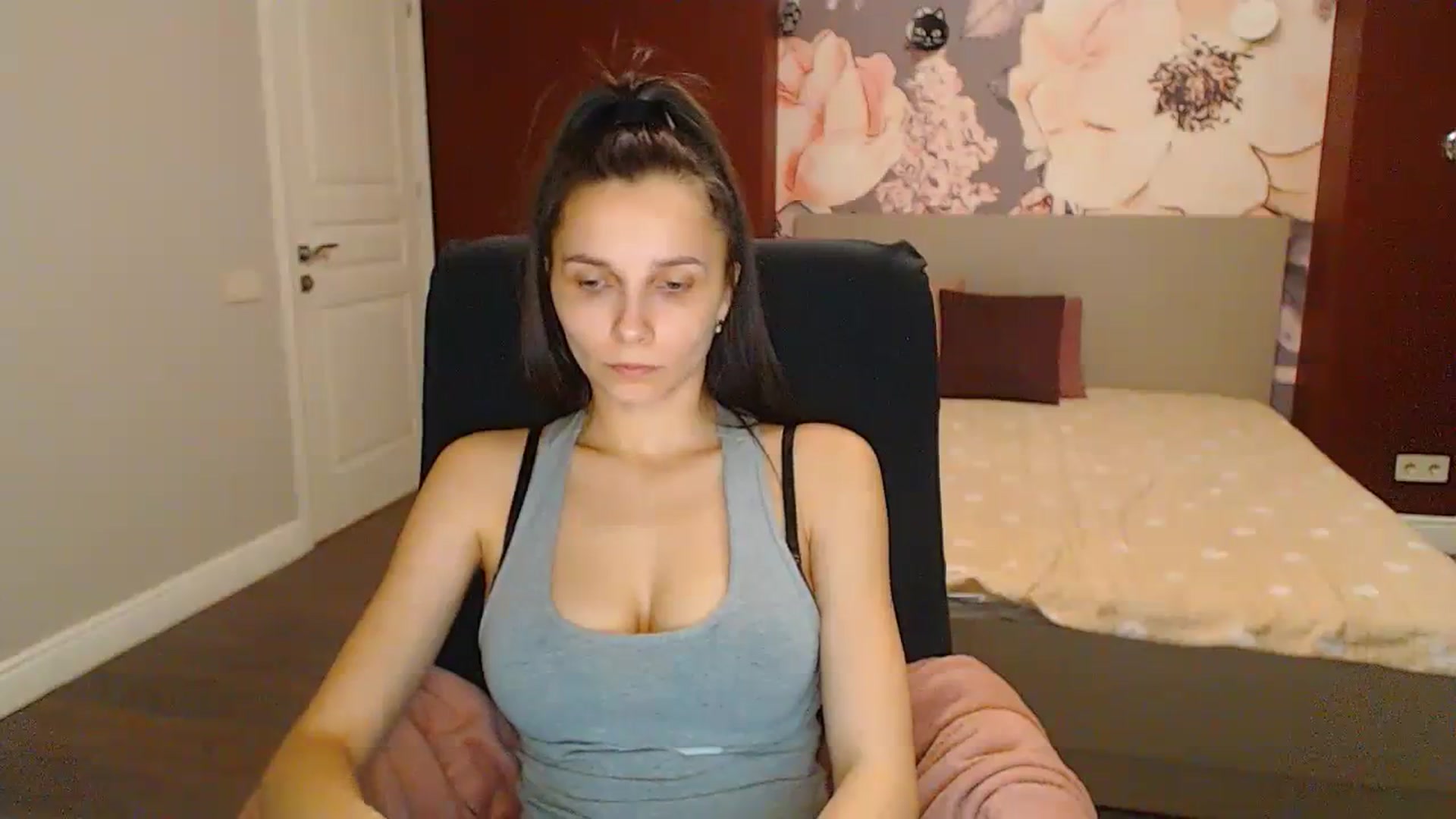 Gallery image thumbnail from Karina_Mils's myfreecams stream on, 03/03/2024, 17:10 image 17 of 20