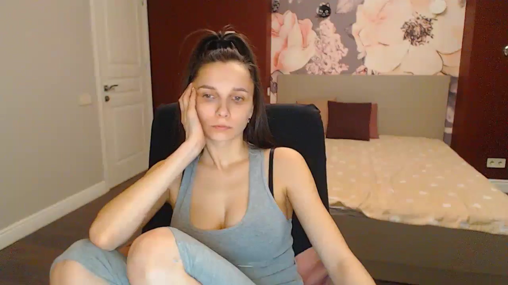 Gallery image thumbnail from Karina_Mils's myfreecams stream on, 03/03/2024, 17:10 image 6 of 20