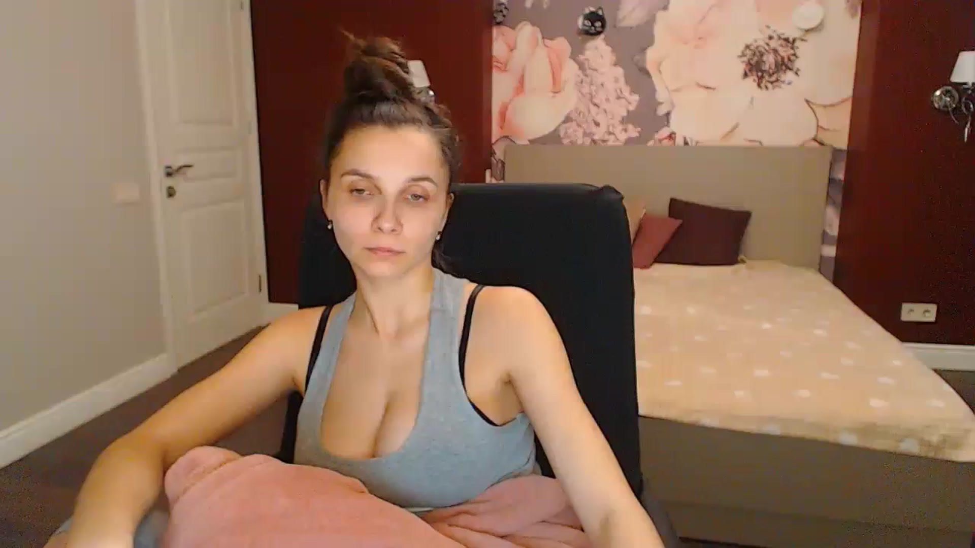 Gallery image thumbnail from Karina_Mils's myfreecams stream on, 03/11/2024, 10:51 image 19 of 20