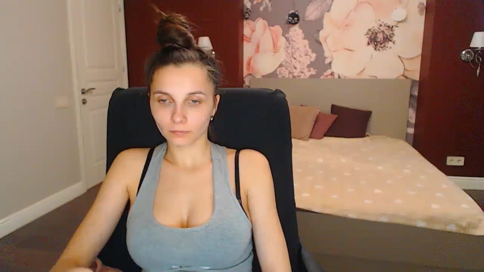 Gallery image thumbnail from Karina_Mils's myfreecams stream on, 03/11/2024, 10:51 image 8 of 20