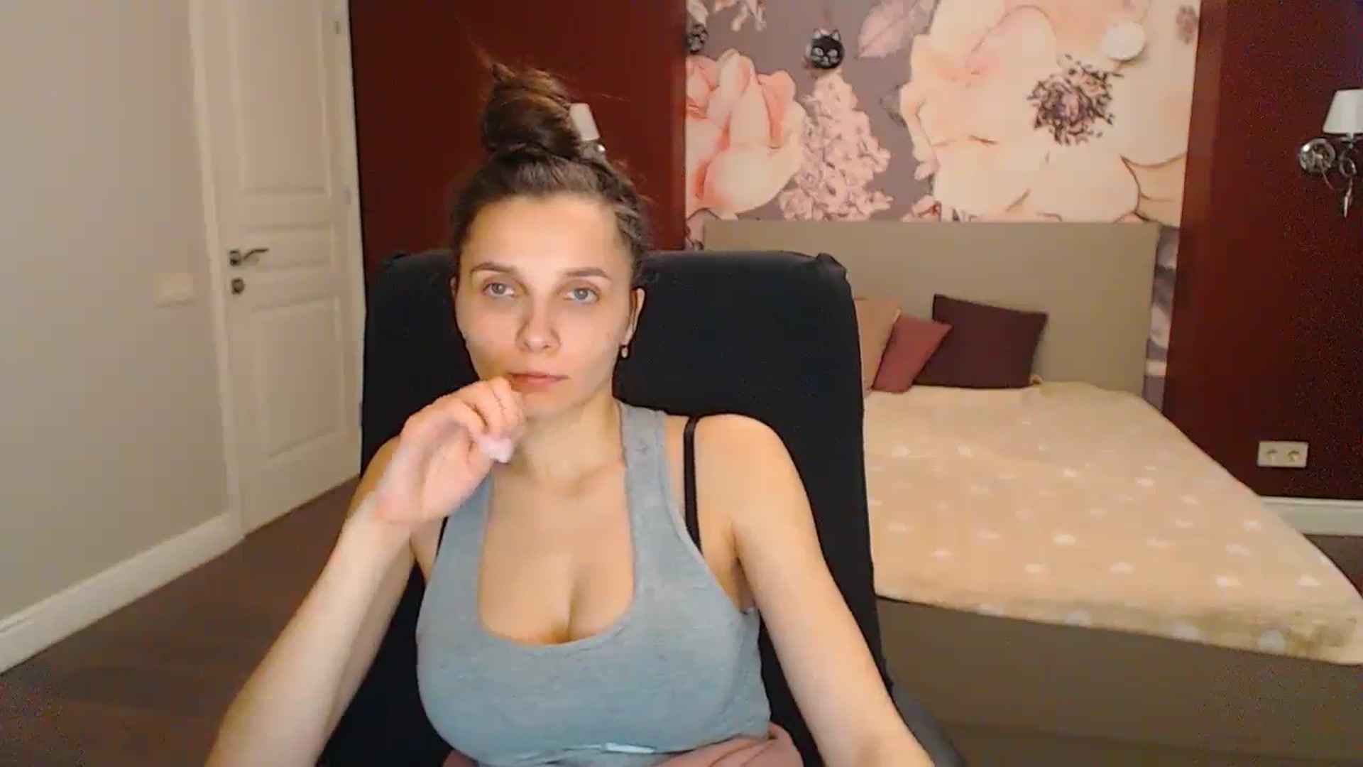 Gallery image thumbnail from Karina_Mils's myfreecams stream on, 03/11/2024, 10:51 image 3 of 20