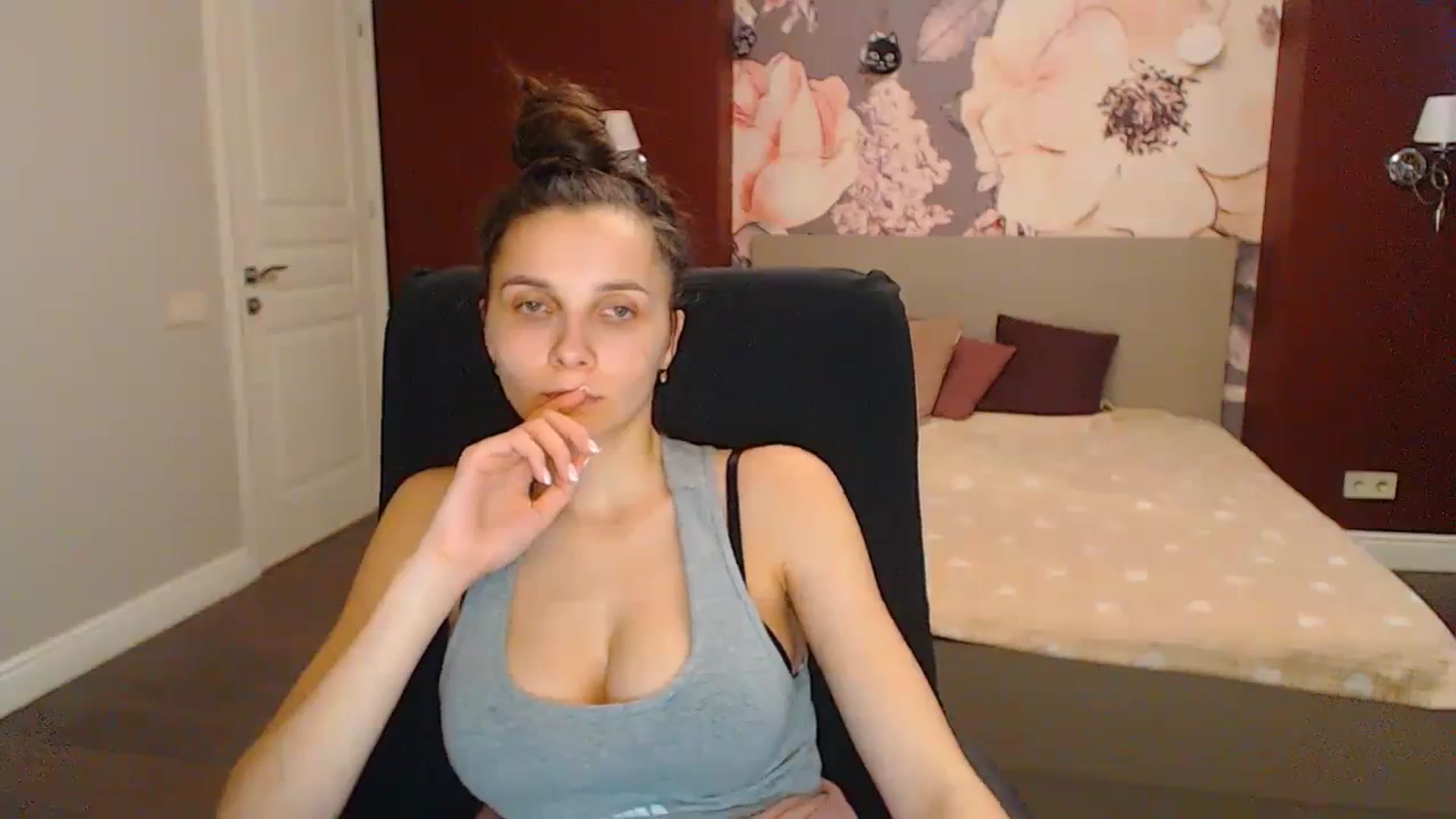 Gallery image thumbnail from Karina_Mils's myfreecams stream on, 03/11/2024, 10:51 image 4 of 20