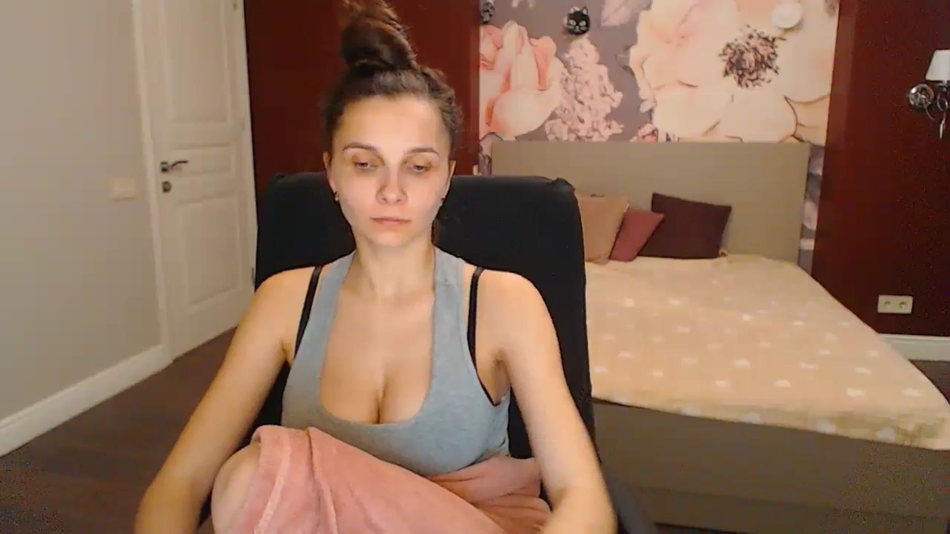 Gallery image thumbnail from Karina_Mils's myfreecams stream on, 03/11/2024, 10:51 image 11 of 20