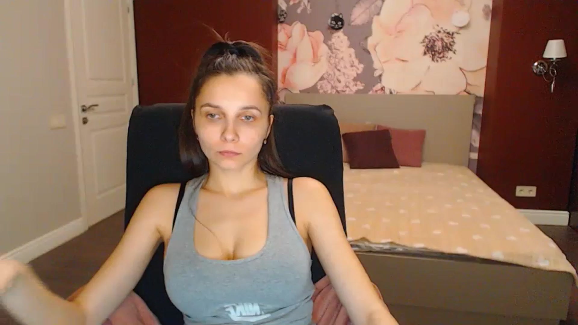 Gallery image thumbnail from Karina_Mils's myfreecams stream on, 03/16/2024, 17:06 image 18 of 20