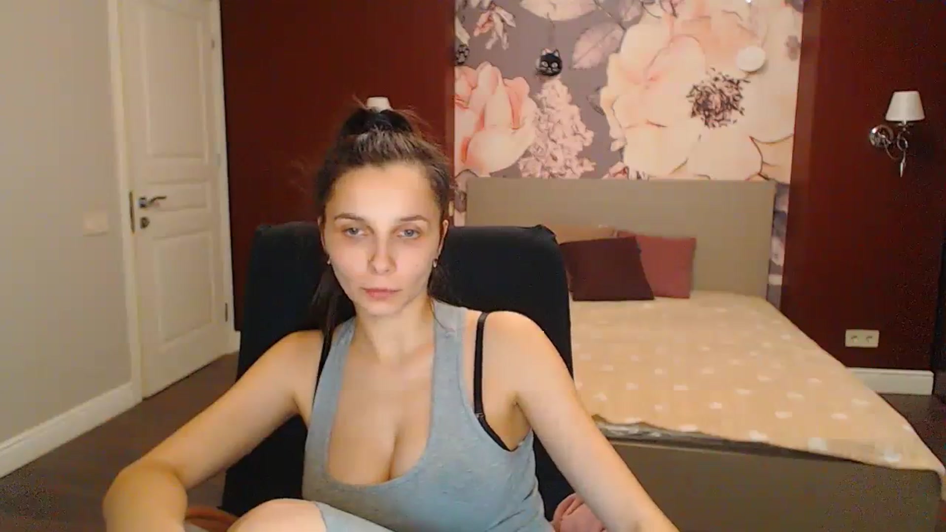 Gallery image thumbnail from Karina_Mils's myfreecams stream on, 03/16/2024, 21:03 image 11 of 20