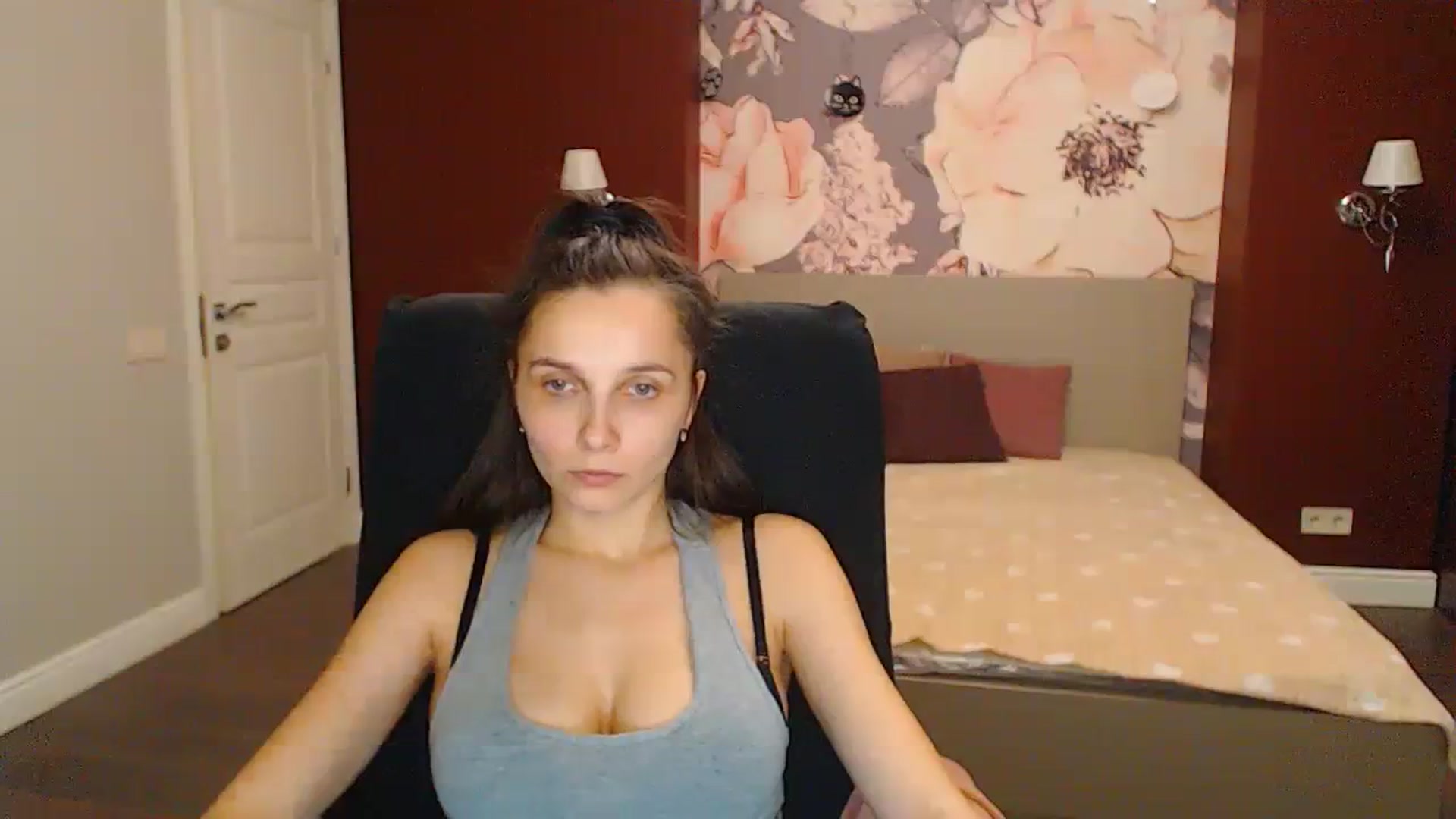 Gallery image thumbnail from Karina_Mils's myfreecams stream on, 03/16/2024, 21:03 image 14 of 20