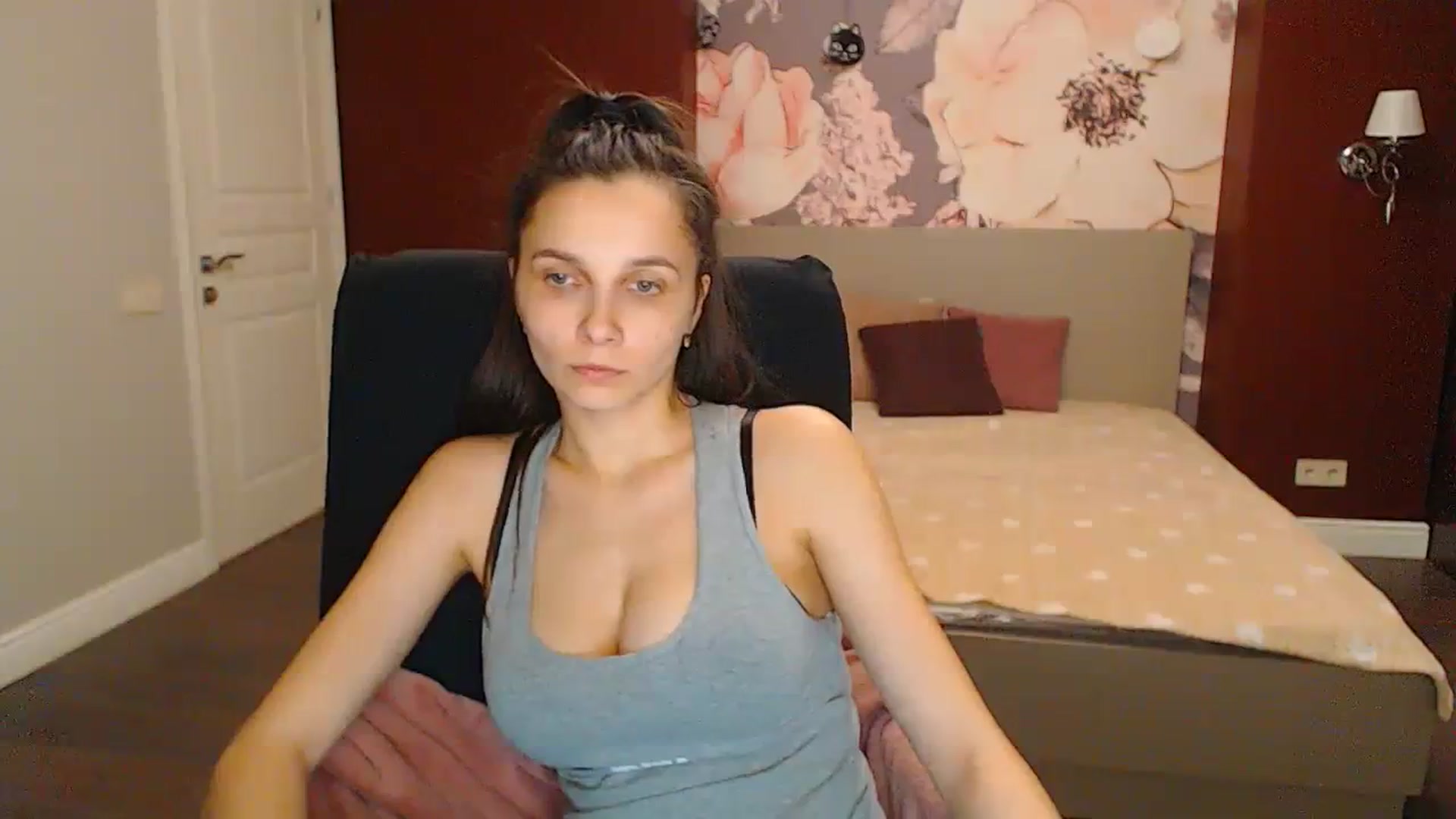 Gallery image thumbnail from Karina_Mils's myfreecams stream on, 03/16/2024, 21:03 image 3 of 20