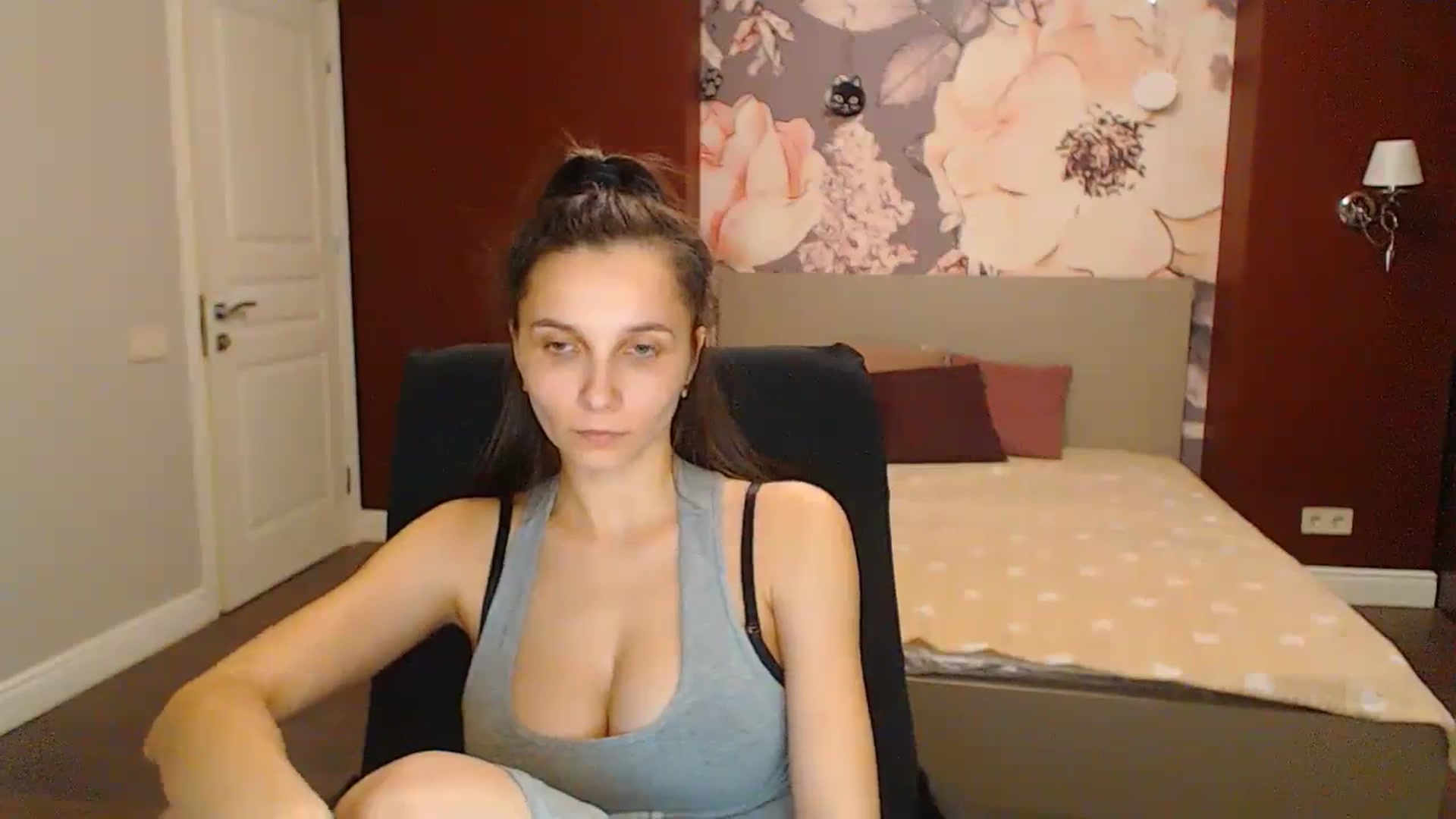 Gallery image thumbnail from Karina_Mils's myfreecams stream on, 03/16/2024, 21:03 image 18 of 20