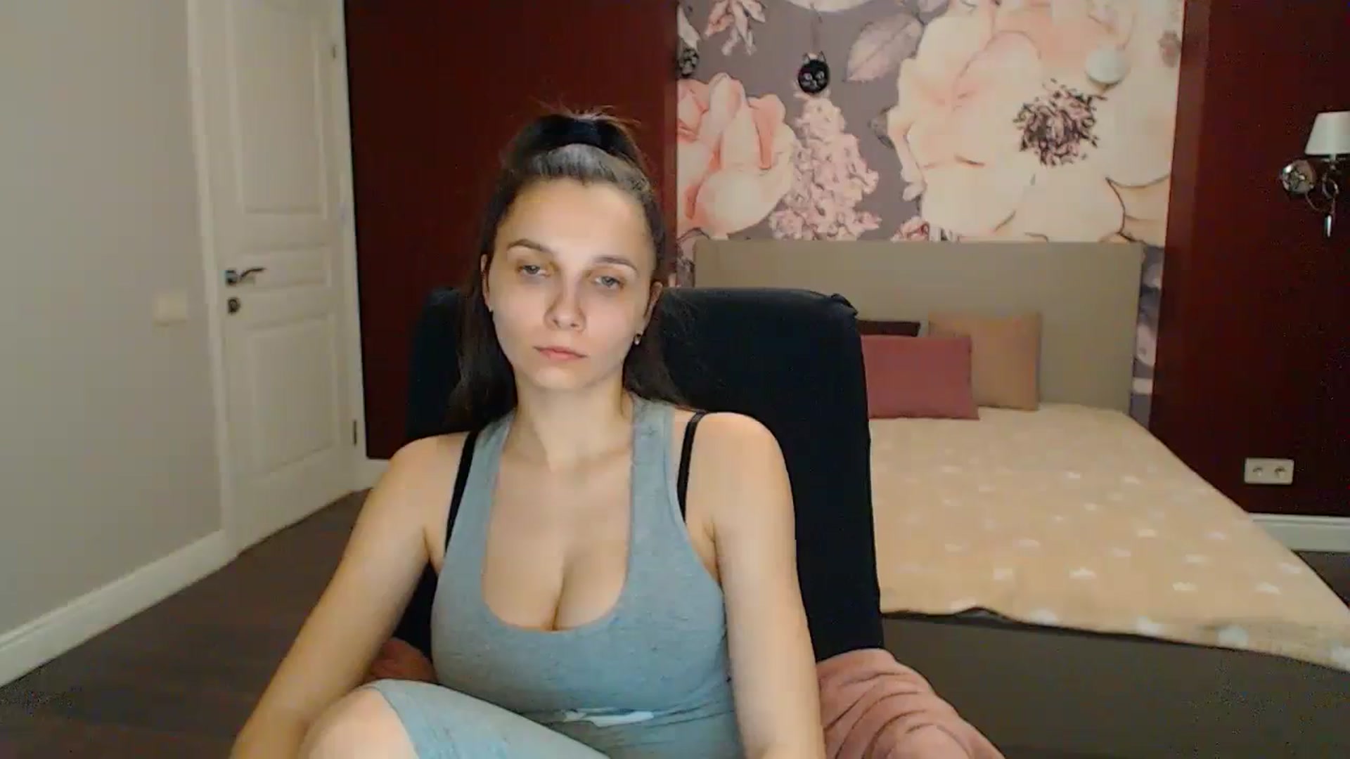 Gallery image thumbnail from Karina_Mils's myfreecams stream on, 03/29/2024, 16:24 image 14 of 20