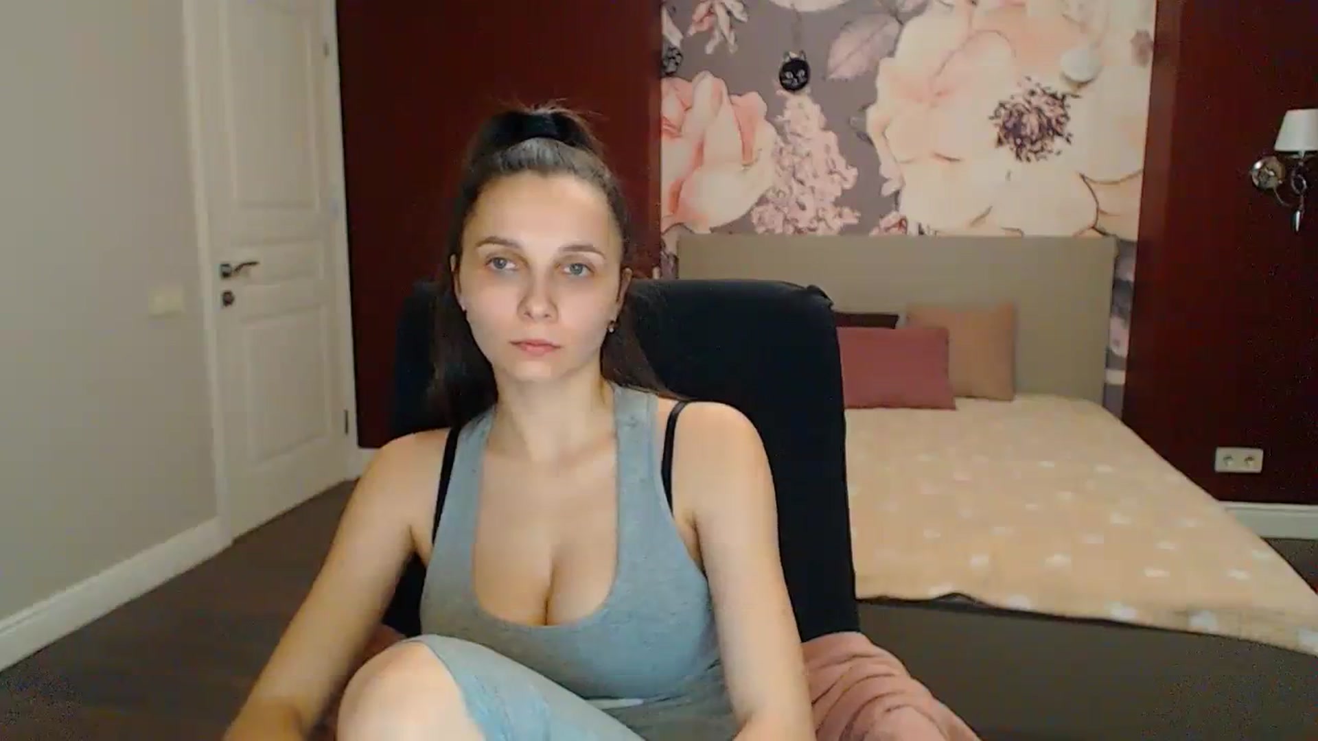 Gallery image thumbnail from Karina_Mils's myfreecams stream on, 03/29/2024, 16:24 image 13 of 20