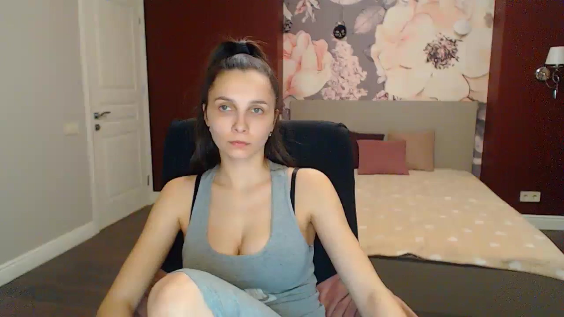 Gallery image thumbnail from Karina_Mils's myfreecams stream on, 03/29/2024, 16:24 image 8 of 20