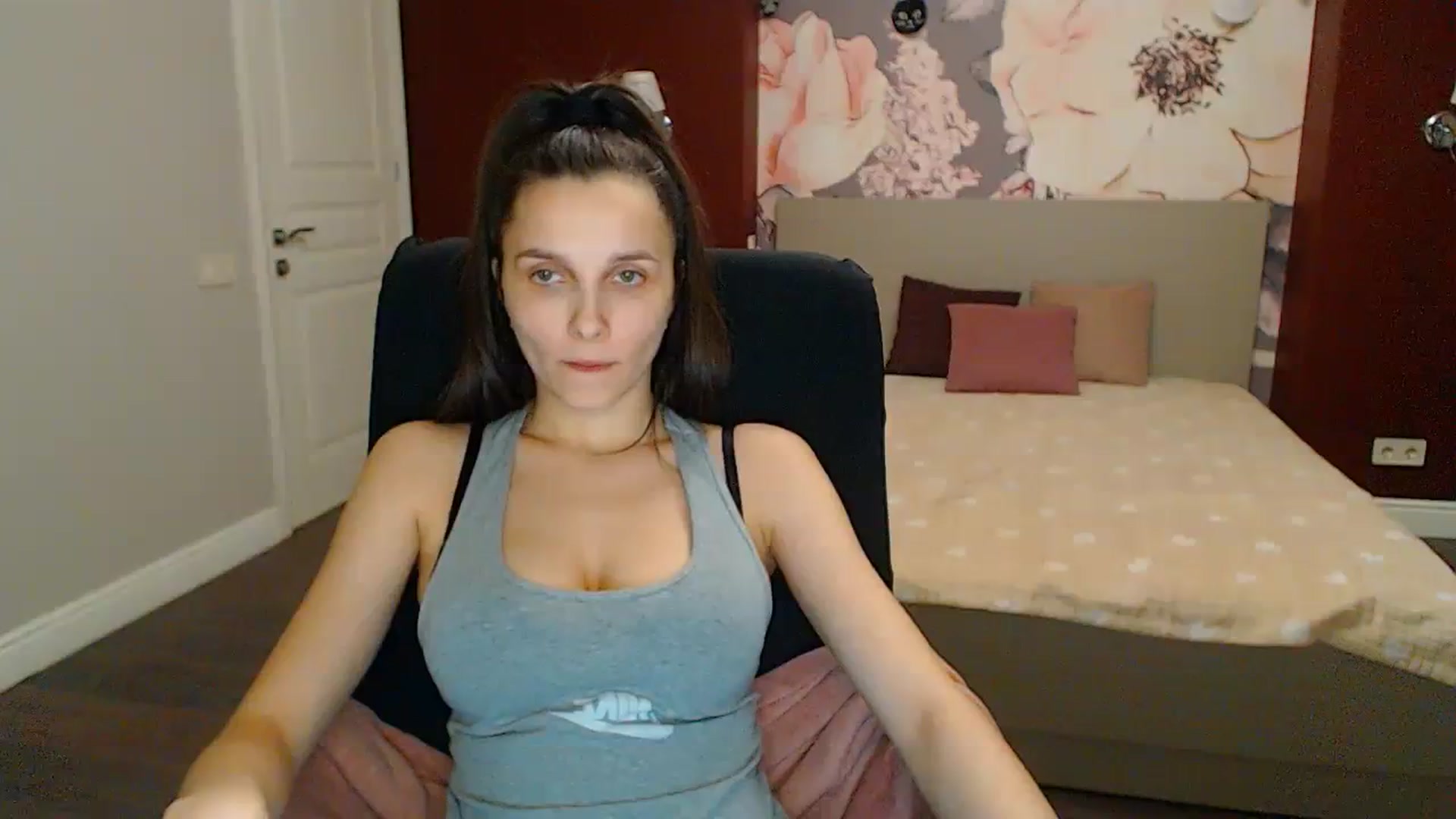 Gallery image thumbnail from Karina_Mils's myfreecams stream on, 03/29/2024, 20:22 image 17 of 20
