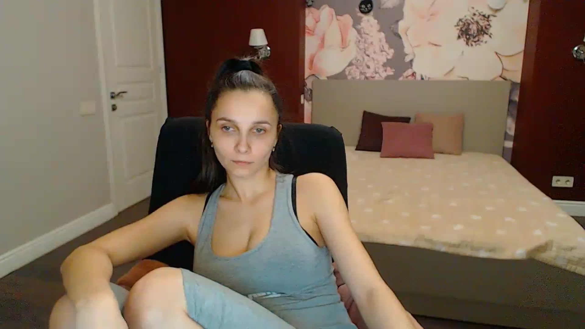 Gallery image thumbnail from Karina_Mils's myfreecams stream on, 03/29/2024, 20:22 image 2 of 20