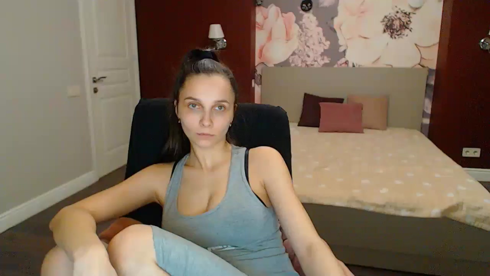 Gallery image thumbnail from Karina_Mils's myfreecams stream on, 03/29/2024, 20:22 image 5 of 20
