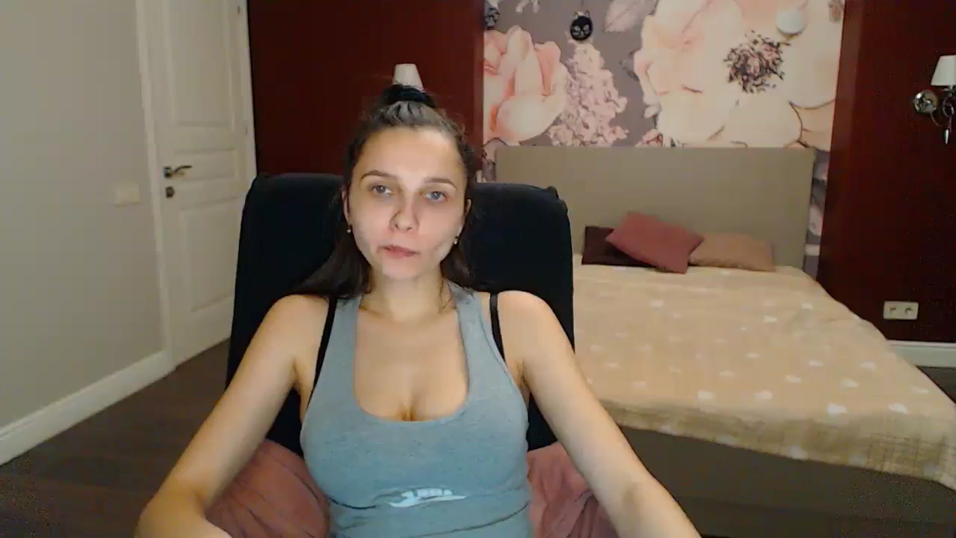 Gallery image thumbnail from Karina_Mils's myfreecams stream on, 03/30/2024, 17:07 image 13 of 20