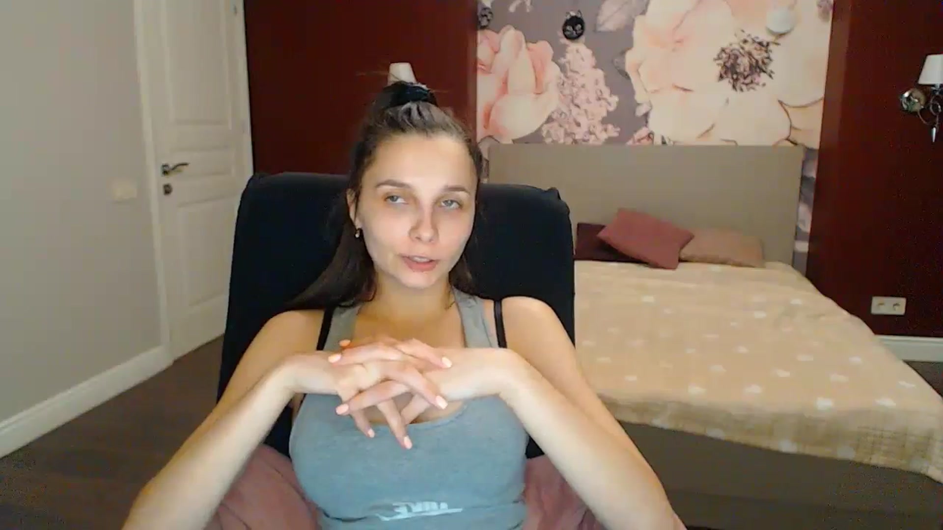 Gallery image thumbnail from Karina_Mils's myfreecams stream on, 03/30/2024, 17:07 image 18 of 20