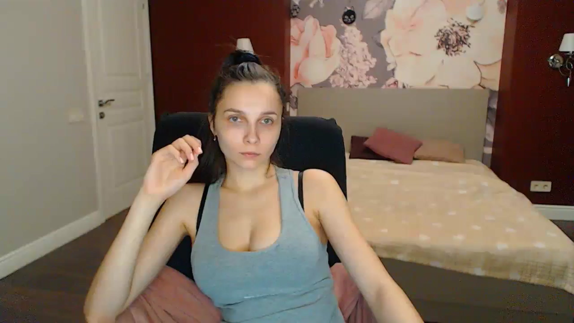 Gallery image thumbnail from Karina_Mils's myfreecams stream on, 03/30/2024, 17:07 image 4 of 20