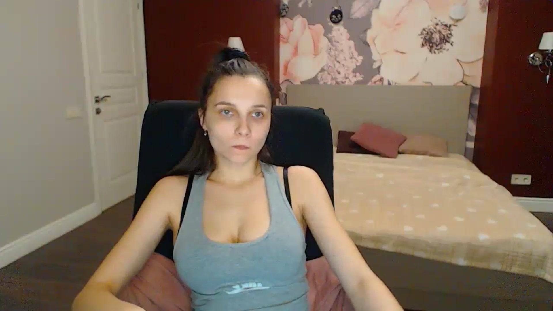 Gallery image thumbnail from Karina_Mils's myfreecams stream on, 03/30/2024, 17:07 image 14 of 20