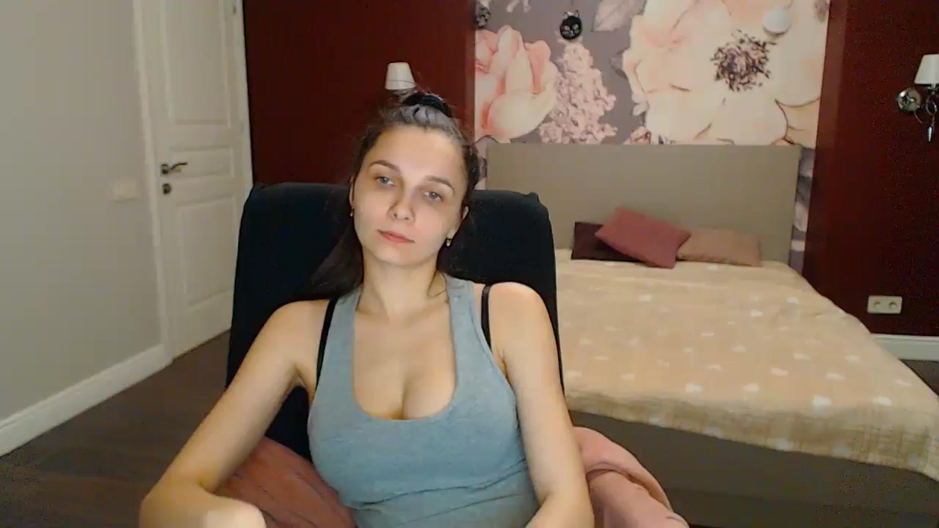Gallery image thumbnail from Karina_Mils's myfreecams stream on, 03/30/2024, 17:07 image 6 of 20