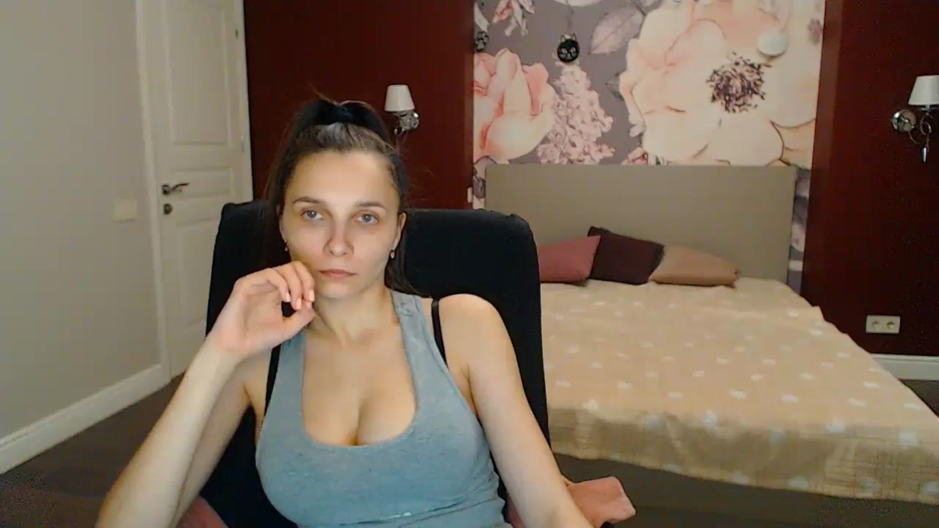 Gallery image thumbnail from Karina_Mils's myfreecams stream on, 03/31/2024, 17:50 image 2 of 20