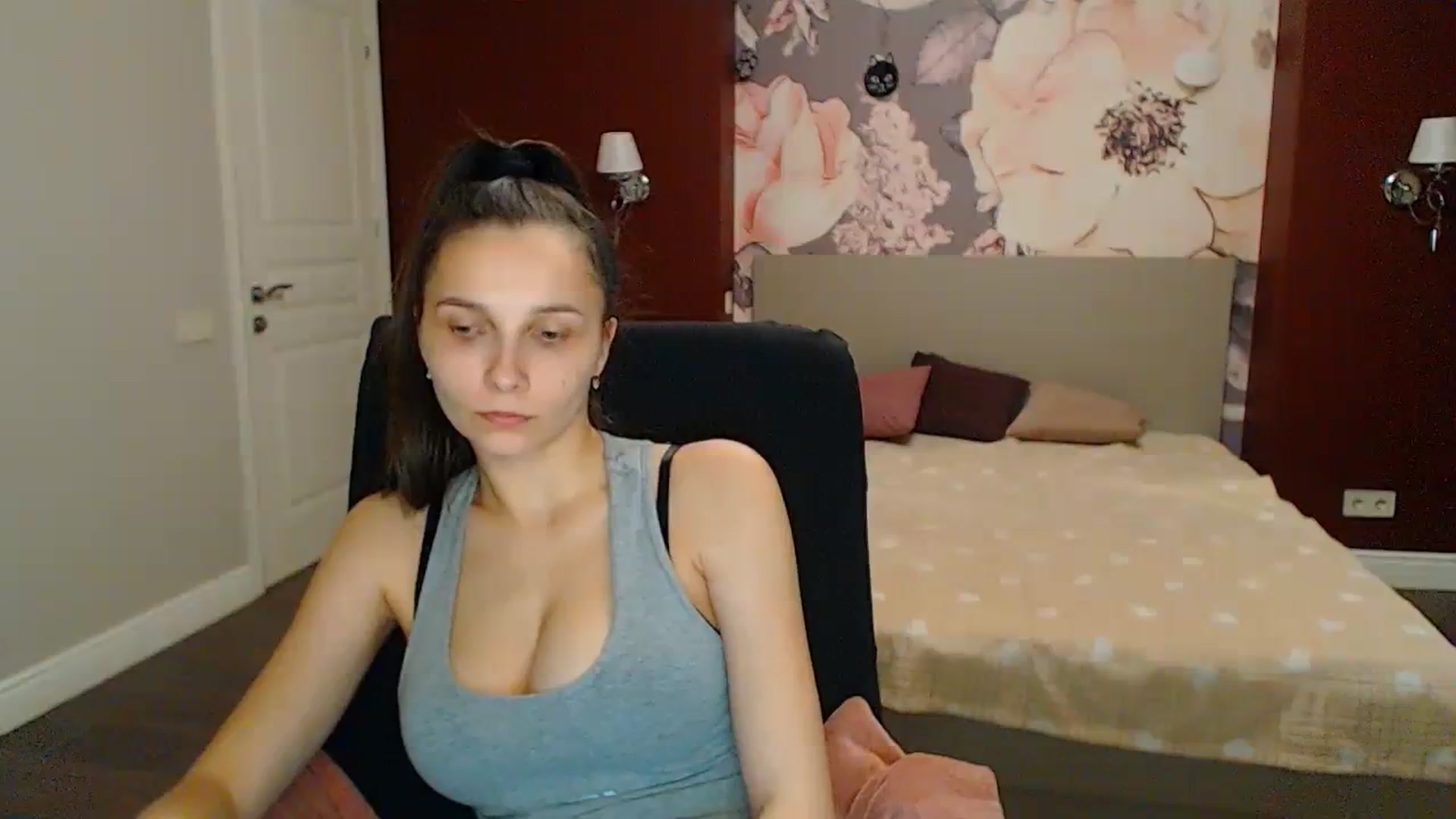 Gallery image thumbnail from Karina_Mils's myfreecams stream on, 03/31/2024, 17:50 image 1 of 20