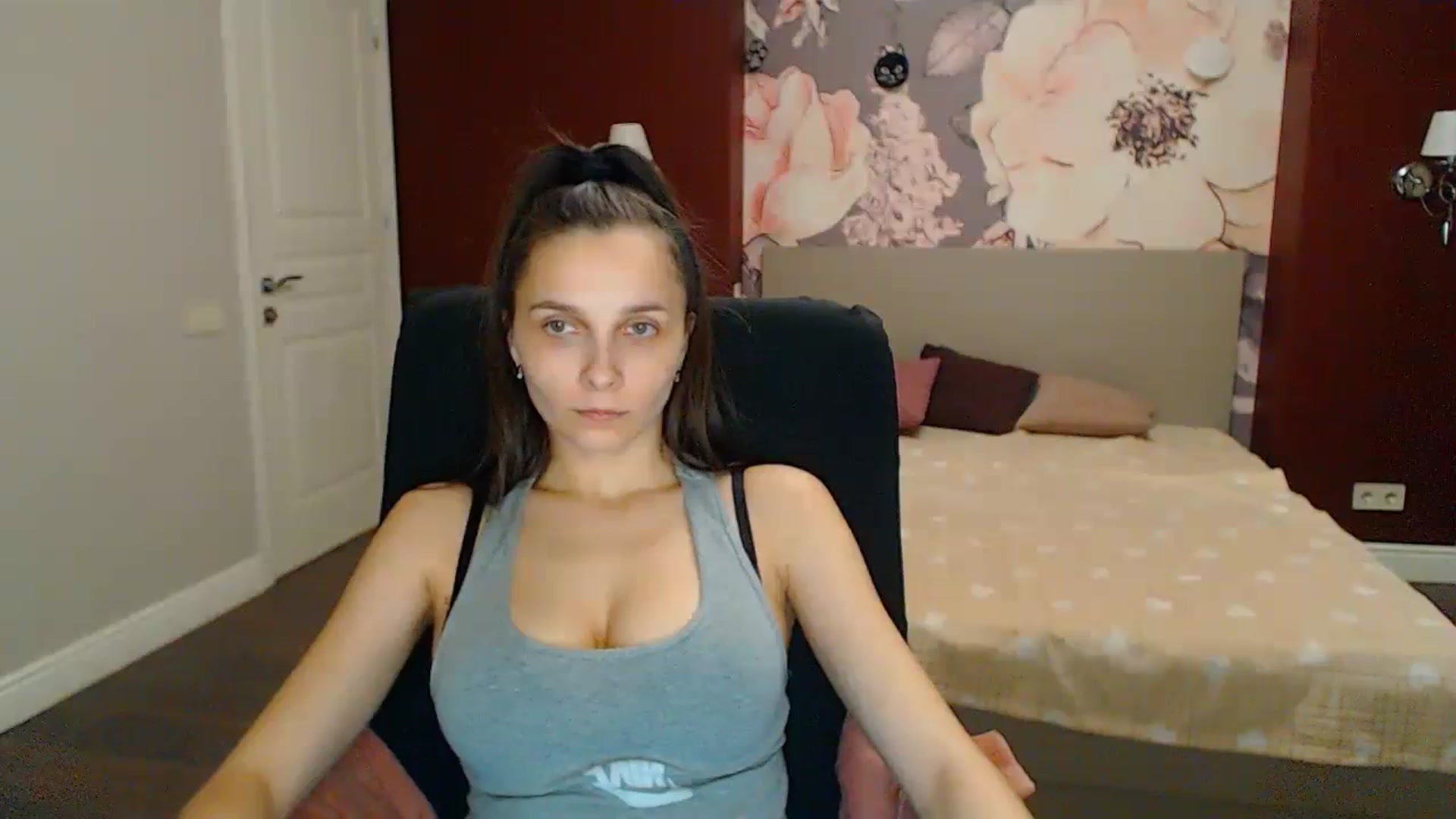 Gallery image thumbnail from Karina_Mils's myfreecams stream on, 03/31/2024, 17:50 image 8 of 20