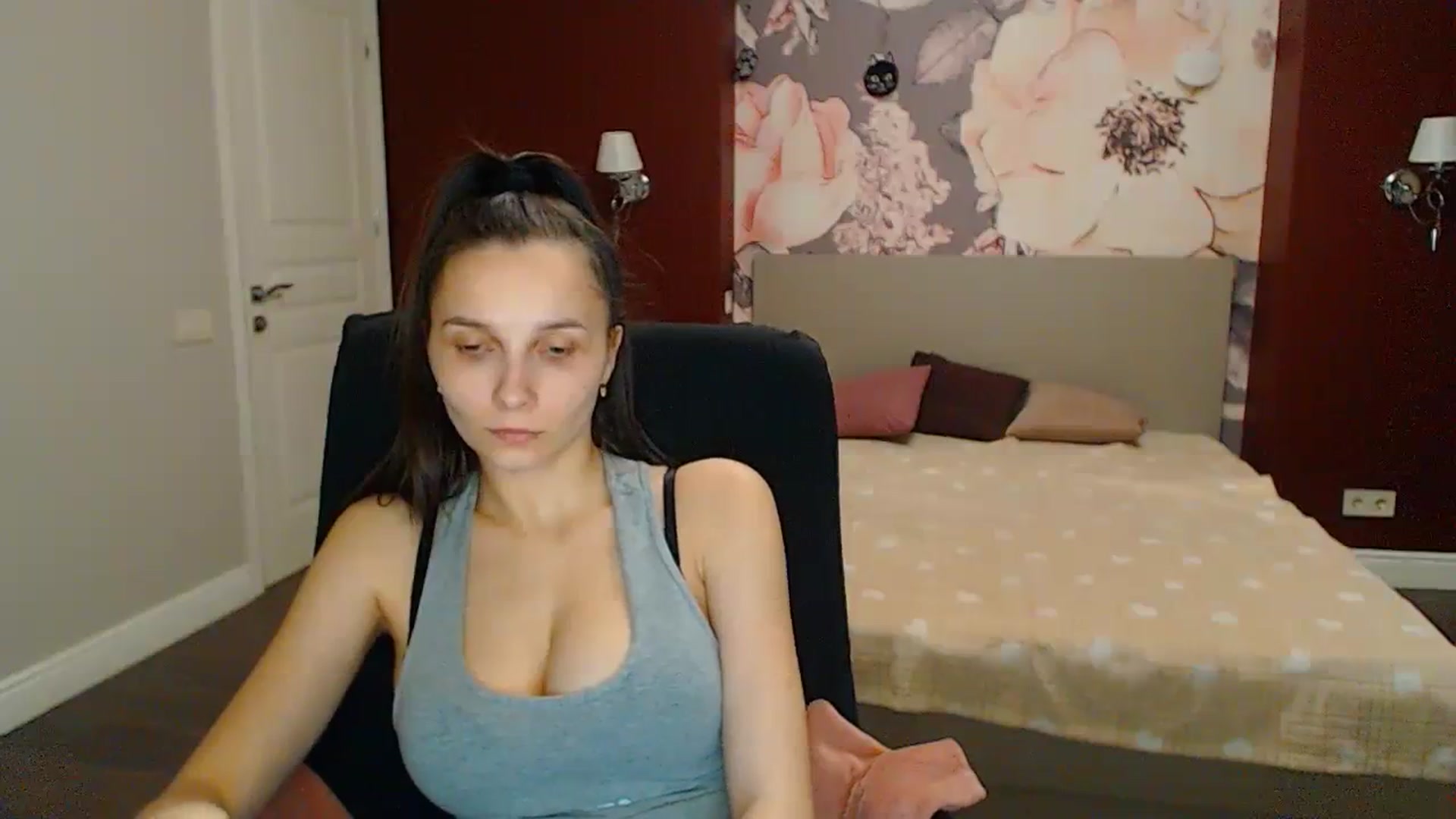Gallery image thumbnail from Karina_Mils's myfreecams stream on, 03/31/2024, 17:50 image 4 of 20