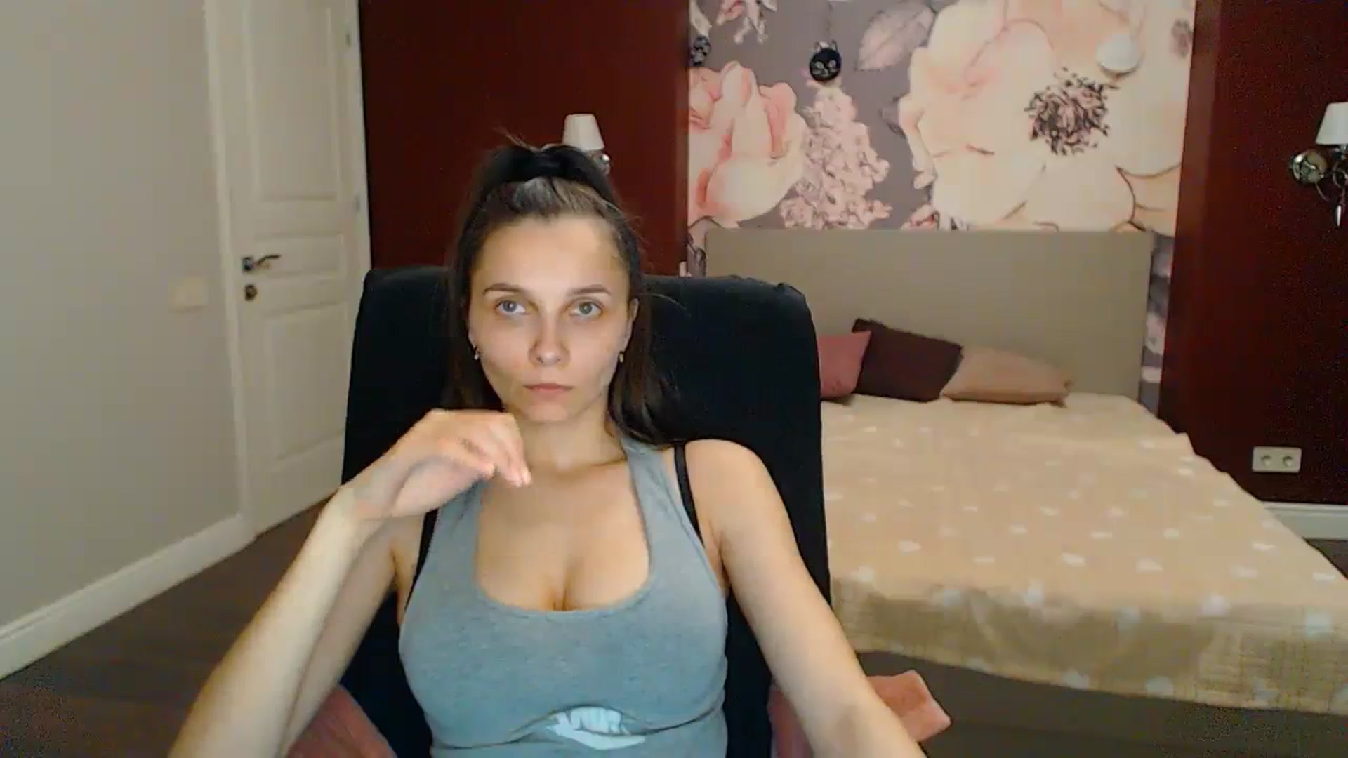 Gallery image thumbnail from Karina_Mils's myfreecams stream on, 03/31/2024, 17:50 image 17 of 20