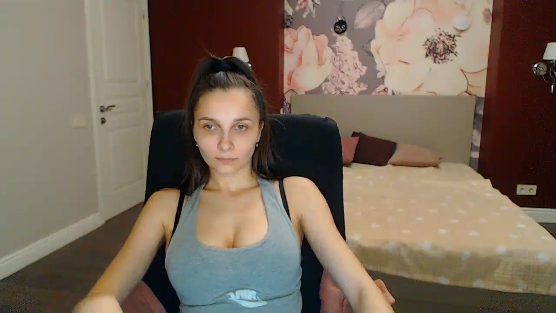 Gallery image thumbnail from Karina_Mils's myfreecams stream on, 03/31/2024, 17:50 image 10 of 20