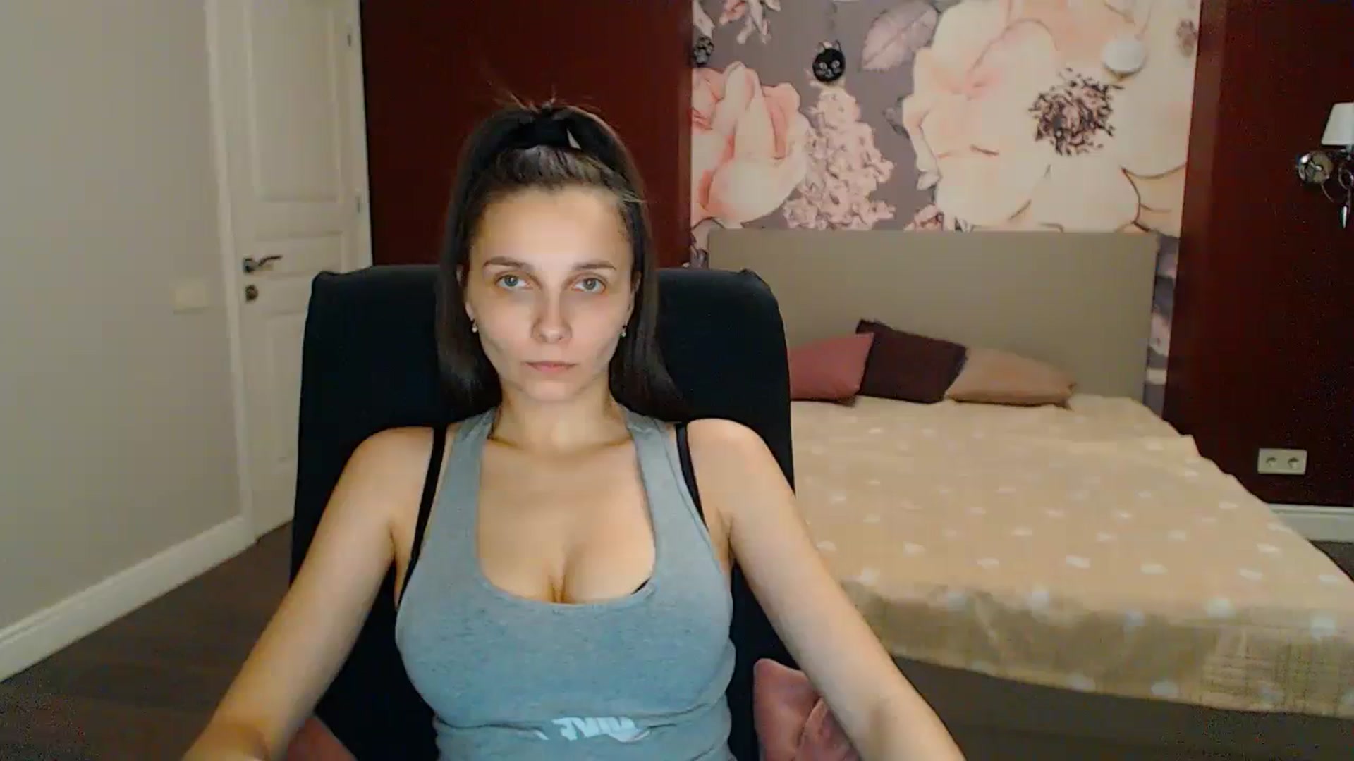 Gallery image thumbnail from Karina_Mils's myfreecams stream on, 03/31/2024, 17:50 image 19 of 20