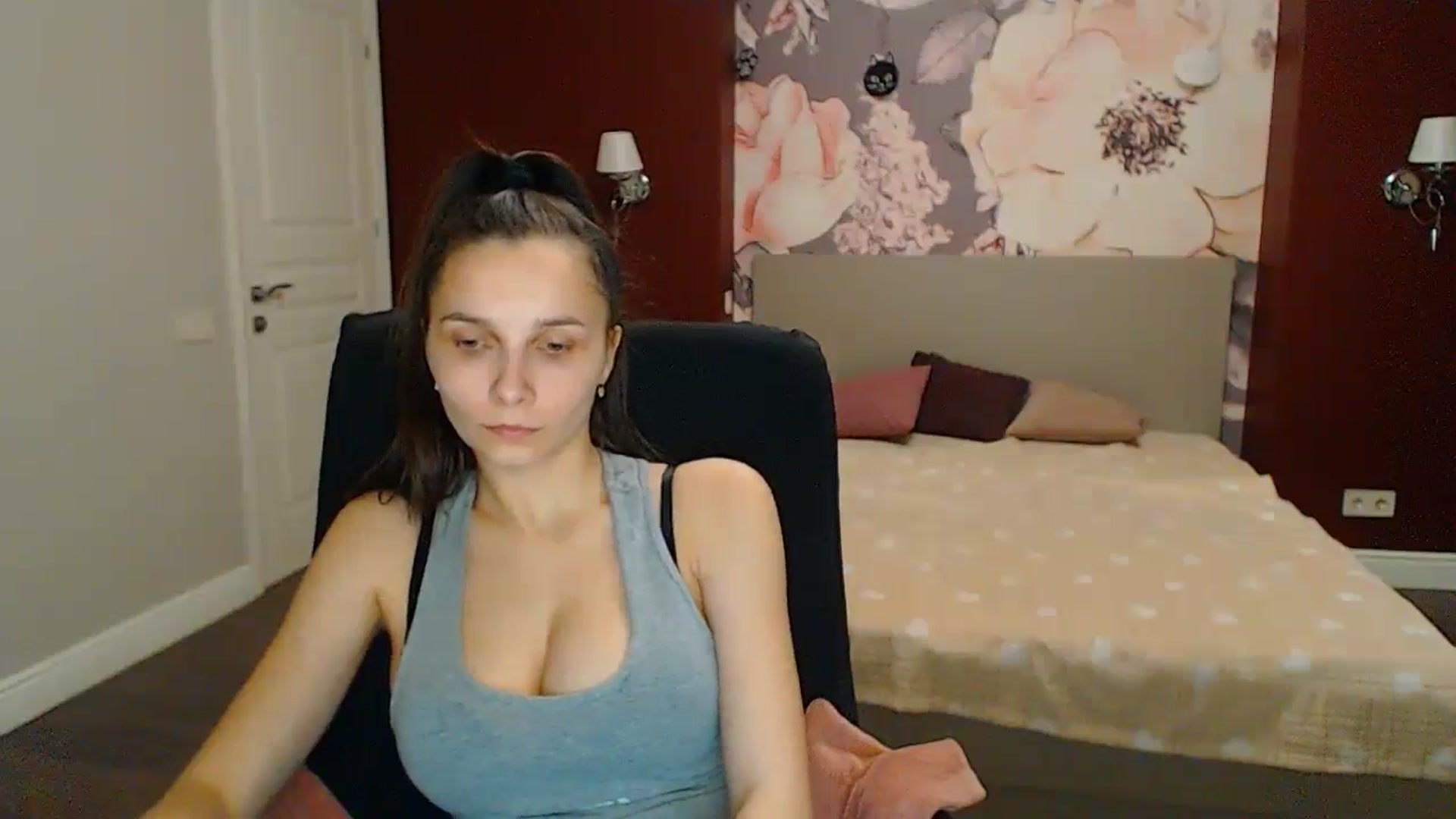 Gallery image thumbnail from Karina_Mils's myfreecams stream on, 03/31/2024, 17:50 image 3 of 20