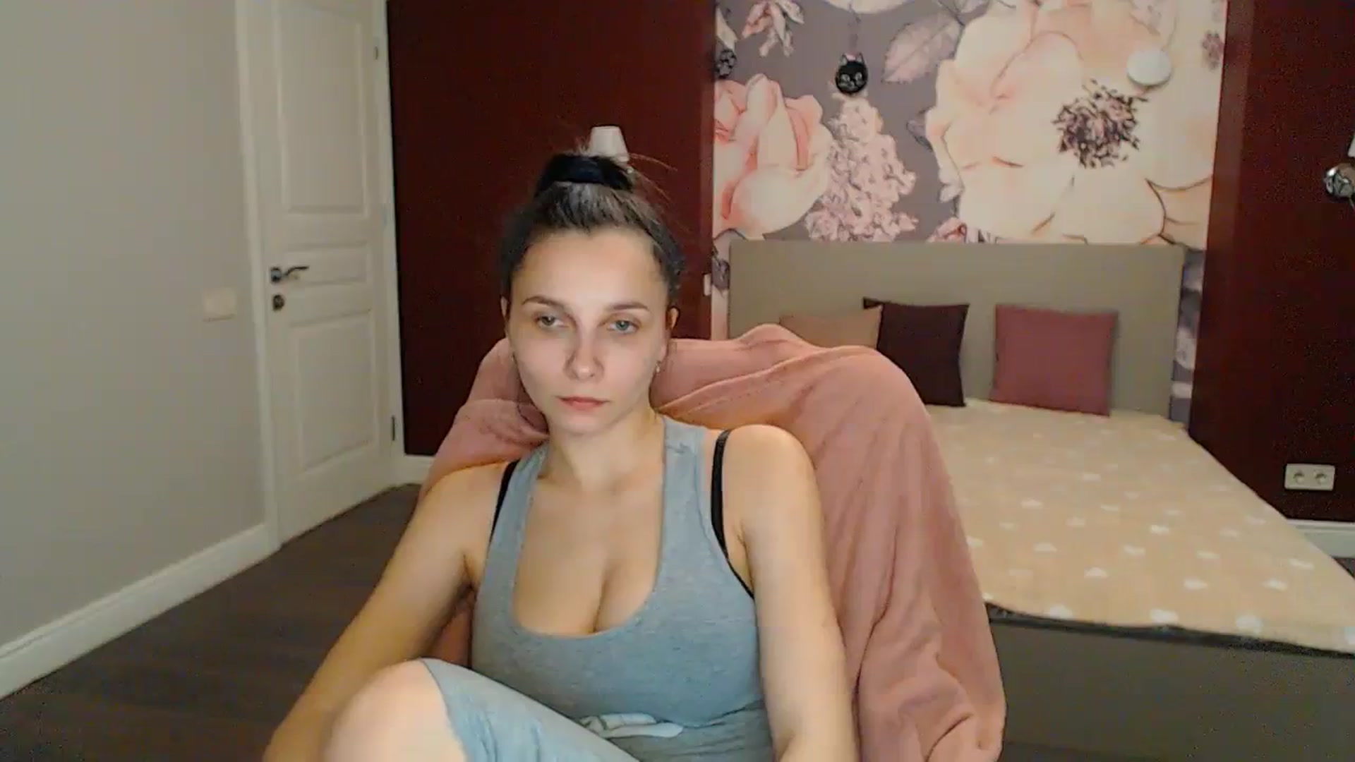 Gallery image thumbnail from Karina_Mils's myfreecams stream on, 04/05/2024, 16:26 image 9 of 20