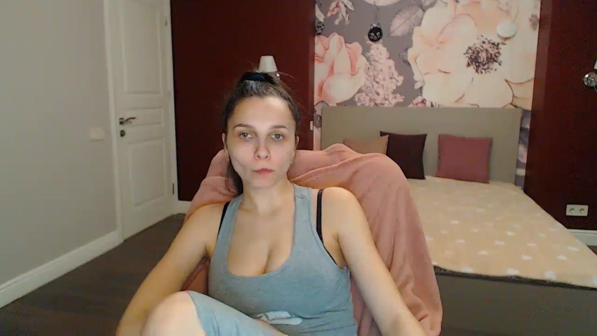 Gallery image thumbnail from Karina_Mils's myfreecams stream on, 04/05/2024, 16:26 image 10 of 20