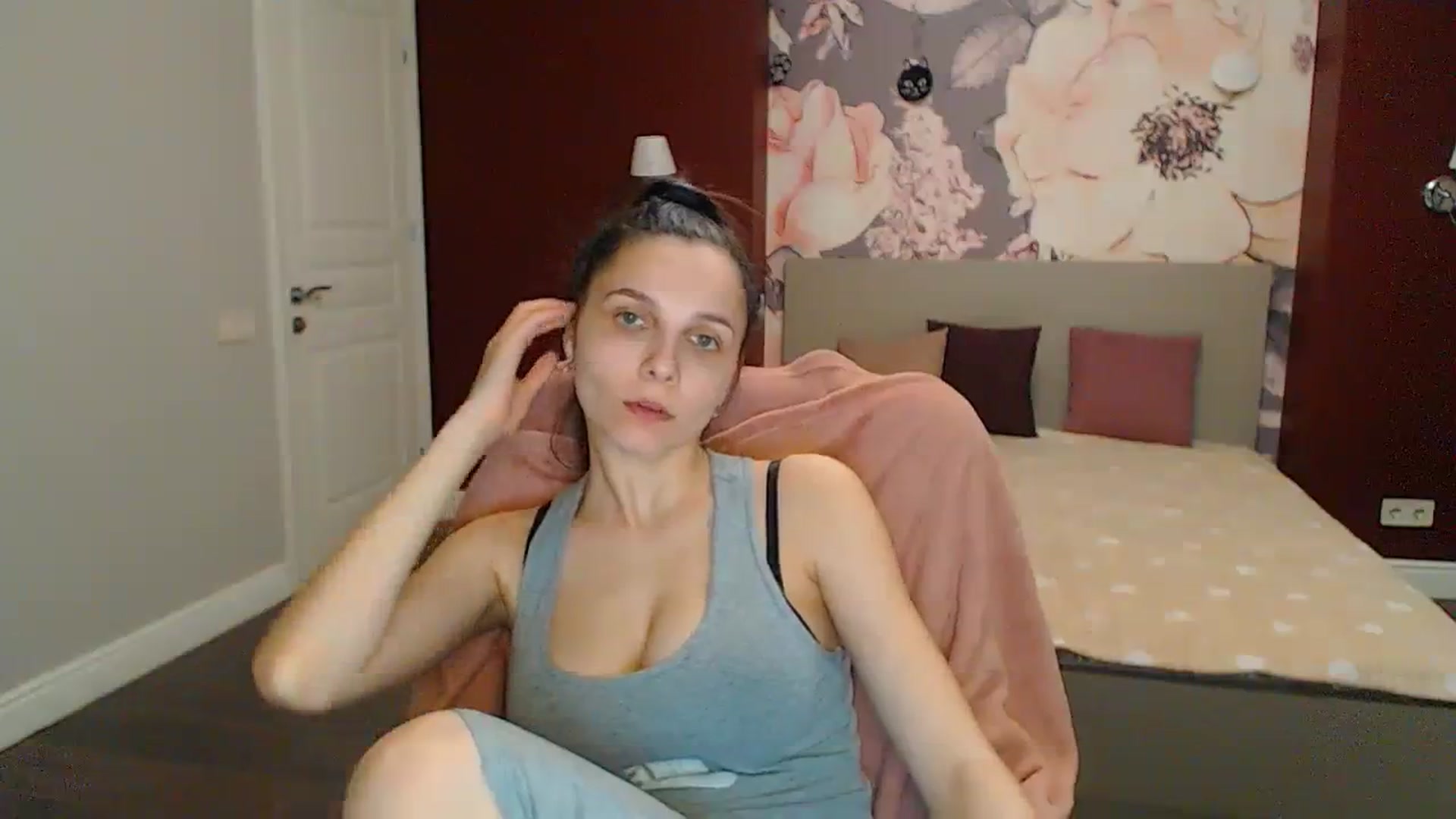 Gallery image thumbnail from Karina_Mils's myfreecams stream on, 04/05/2024, 16:26 image 11 of 20