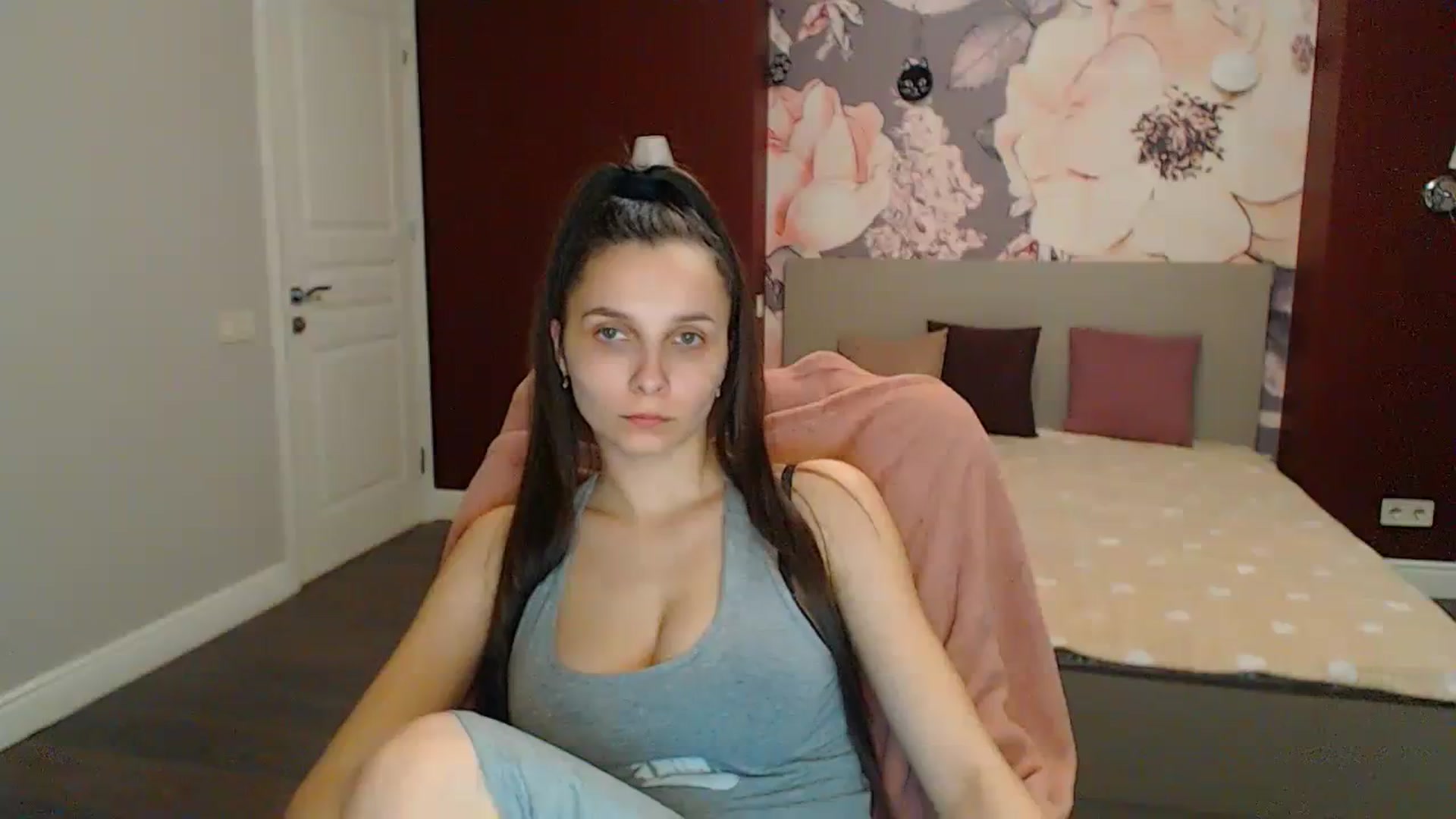 Gallery image thumbnail from Karina_Mils's myfreecams stream on, 04/05/2024, 16:26 image 12 of 20