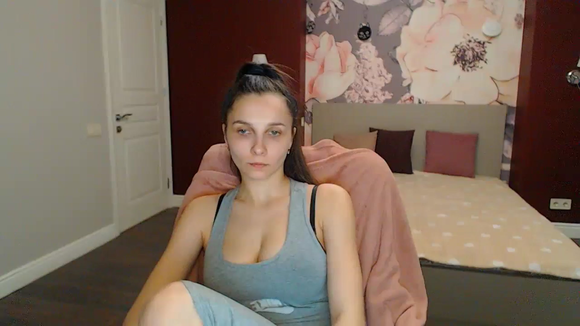 Gallery image thumbnail from Karina_Mils's myfreecams stream on, 04/05/2024, 16:26 image 5 of 20