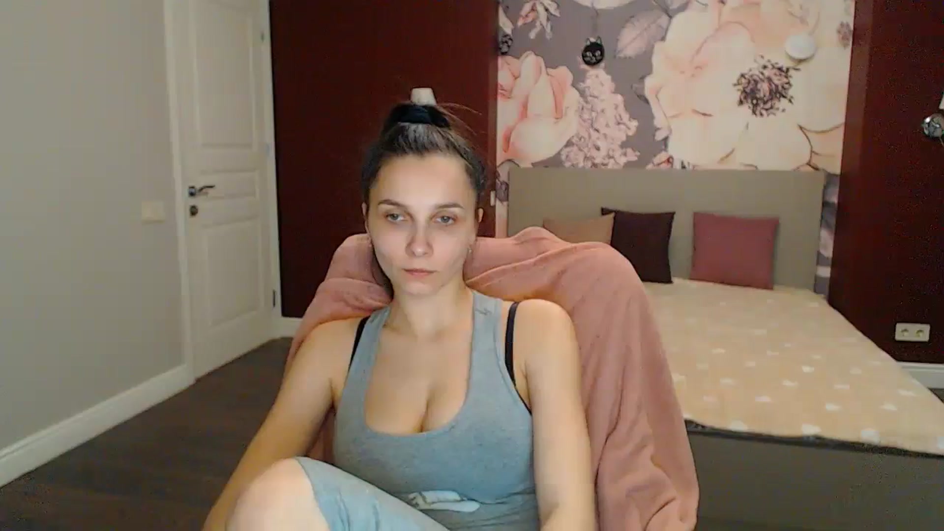 Gallery image thumbnail from Karina_Mils's myfreecams stream on, 04/05/2024, 16:26 image 6 of 20