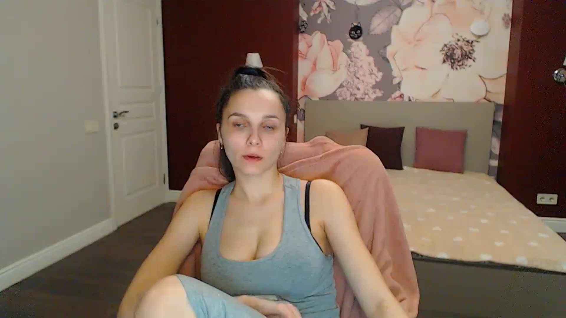 Gallery image thumbnail from Karina_Mils's myfreecams stream on, 04/05/2024, 16:26 image 7 of 20