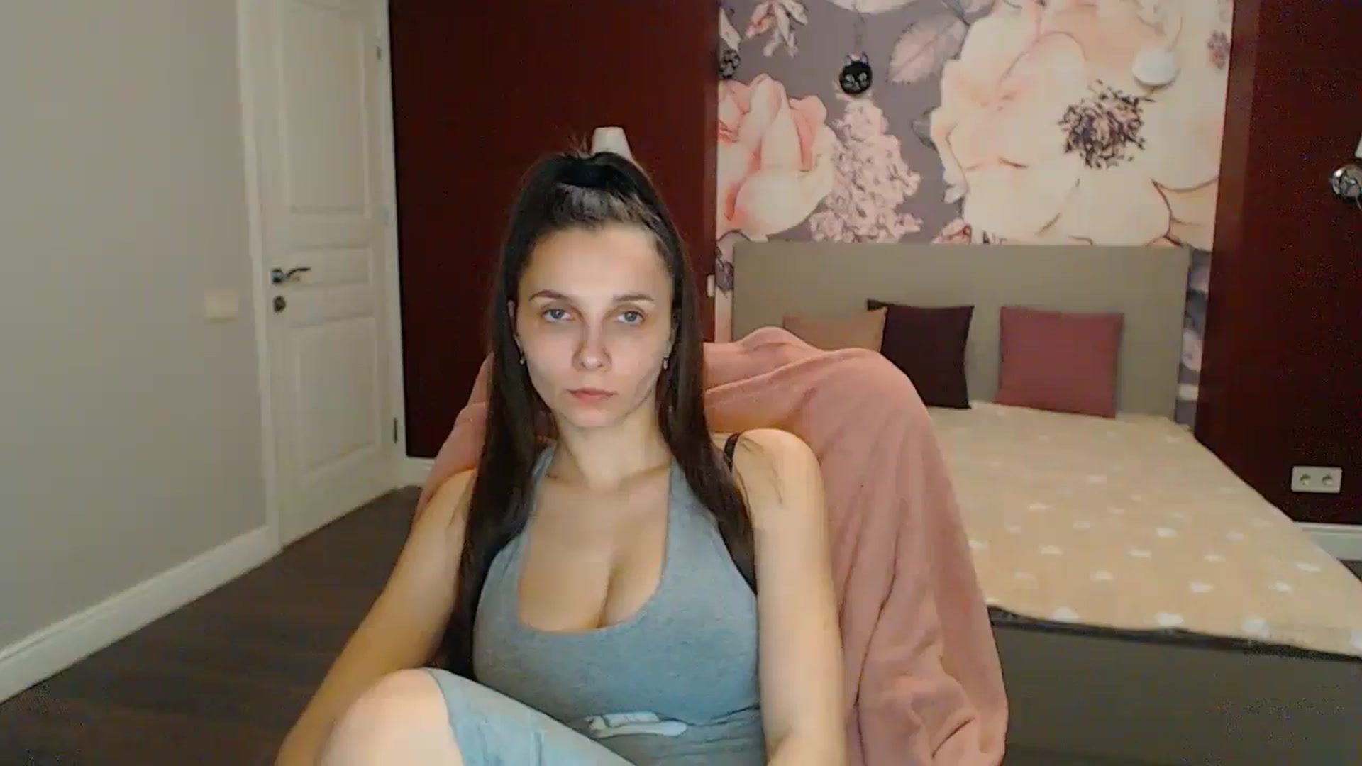 Gallery image thumbnail from Karina_Mils's myfreecams stream on, 04/05/2024, 16:26 image 13 of 20