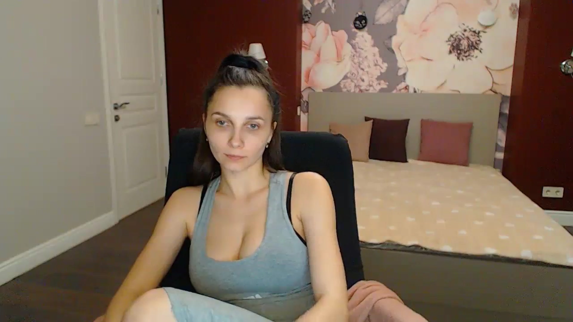 Gallery image thumbnail from Karina_Mils's myfreecams stream on, 04/05/2024, 18:51 image 12 of 20