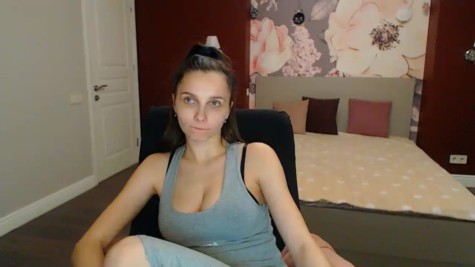 Gallery image thumbnail from Karina_Mils's myfreecams stream on, 04/05/2024, 18:51 image 9 of 20