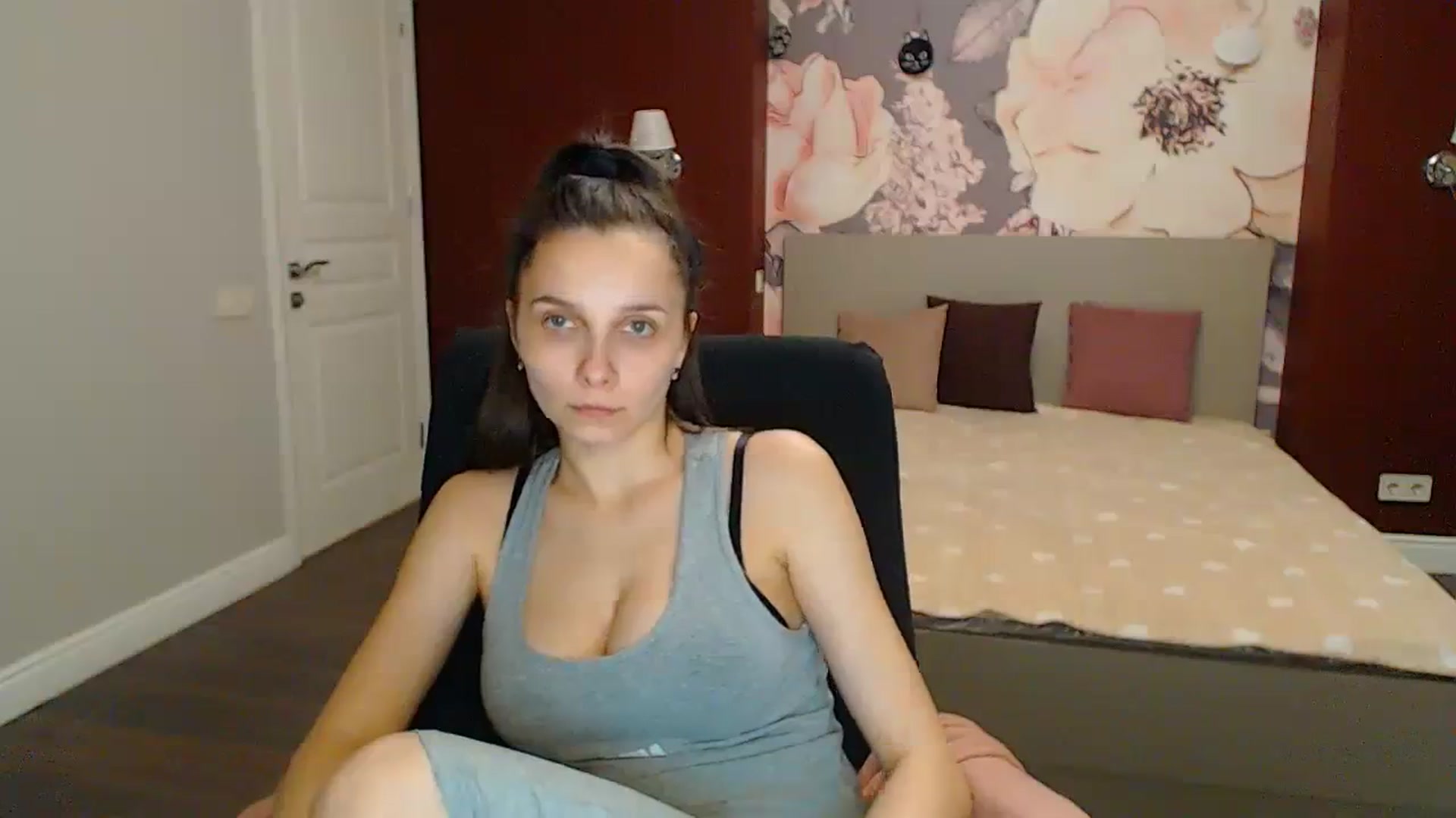 Gallery image thumbnail from Karina_Mils's myfreecams stream on, 04/05/2024, 18:51 image 14 of 20